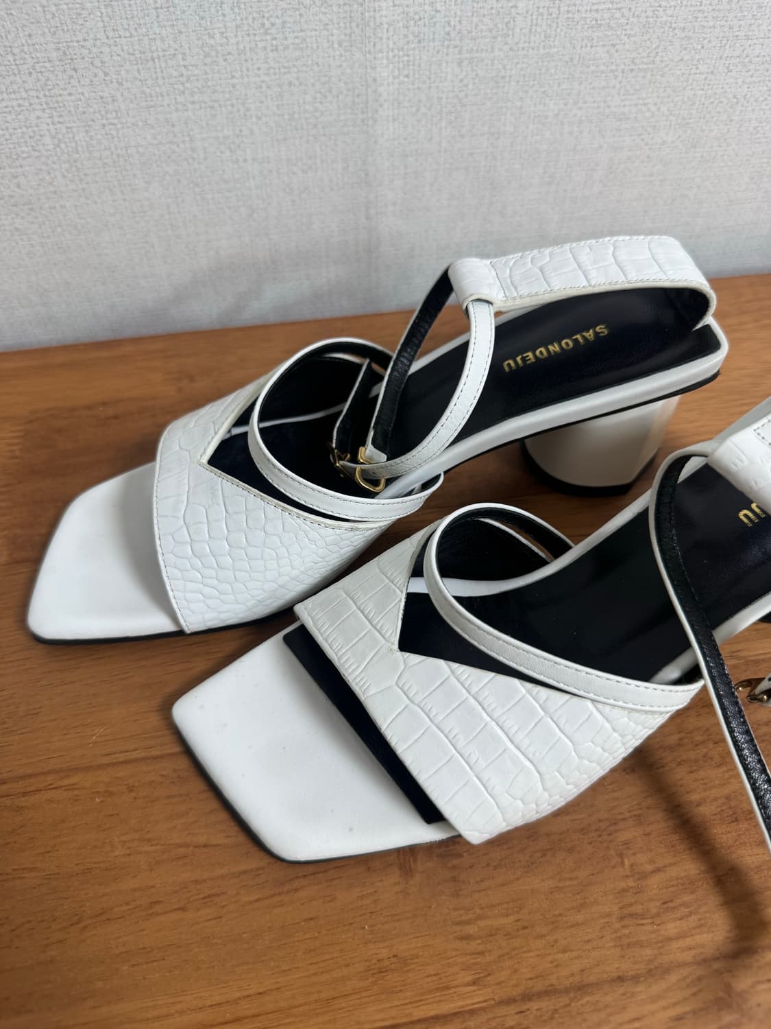 살롱드쥬 화이트 크로커 스트랩 샌들 235 SALONDEJU 상품이미지1