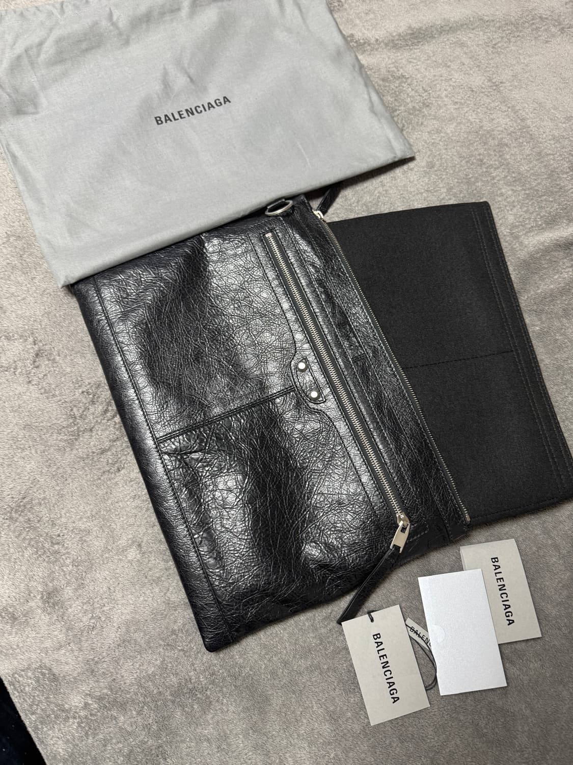 발렌시아가 모터 클러치백 팝니다. 상품이미지1