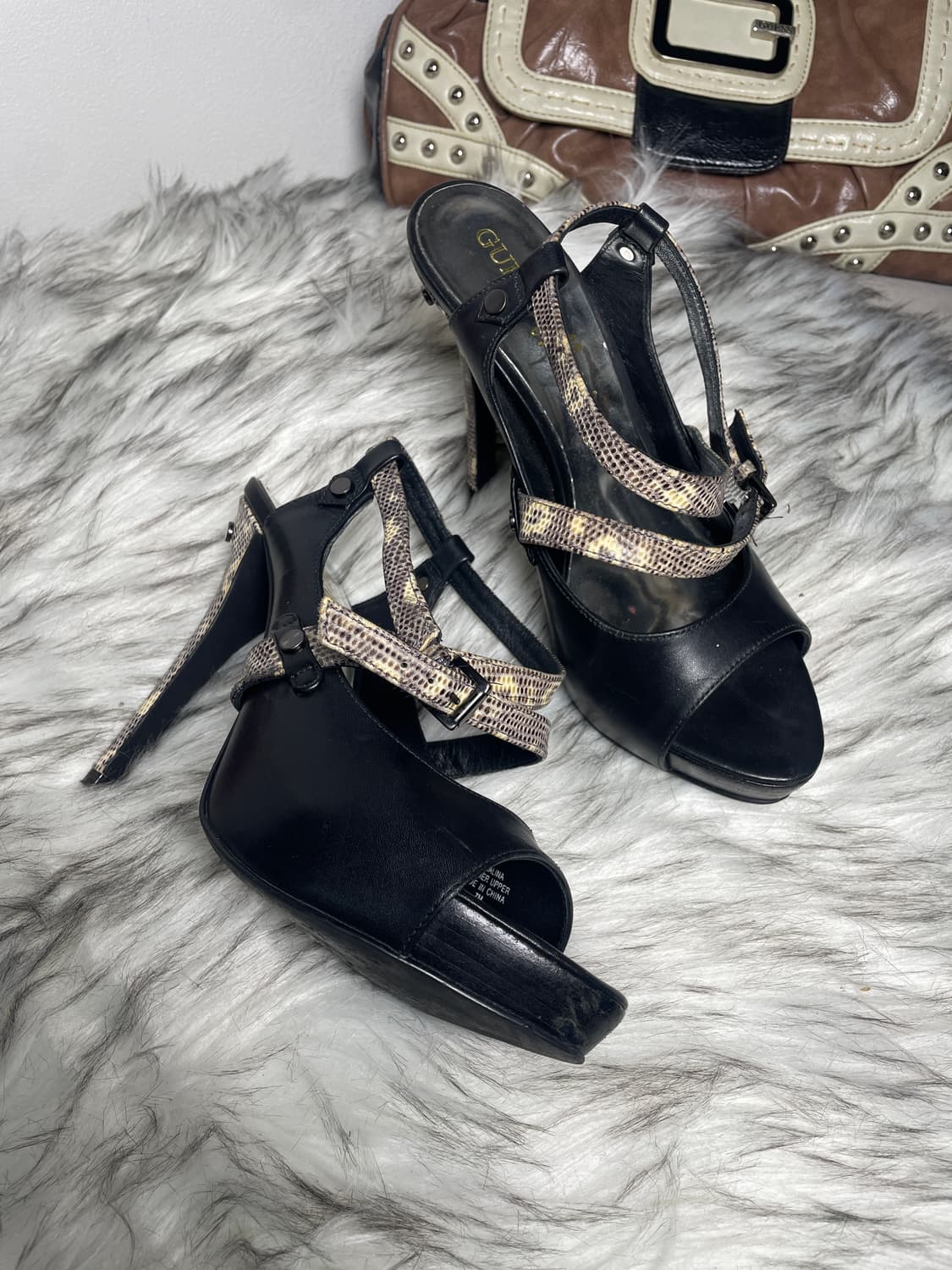 Guess 게스 뱀피 힐 상품이미지1