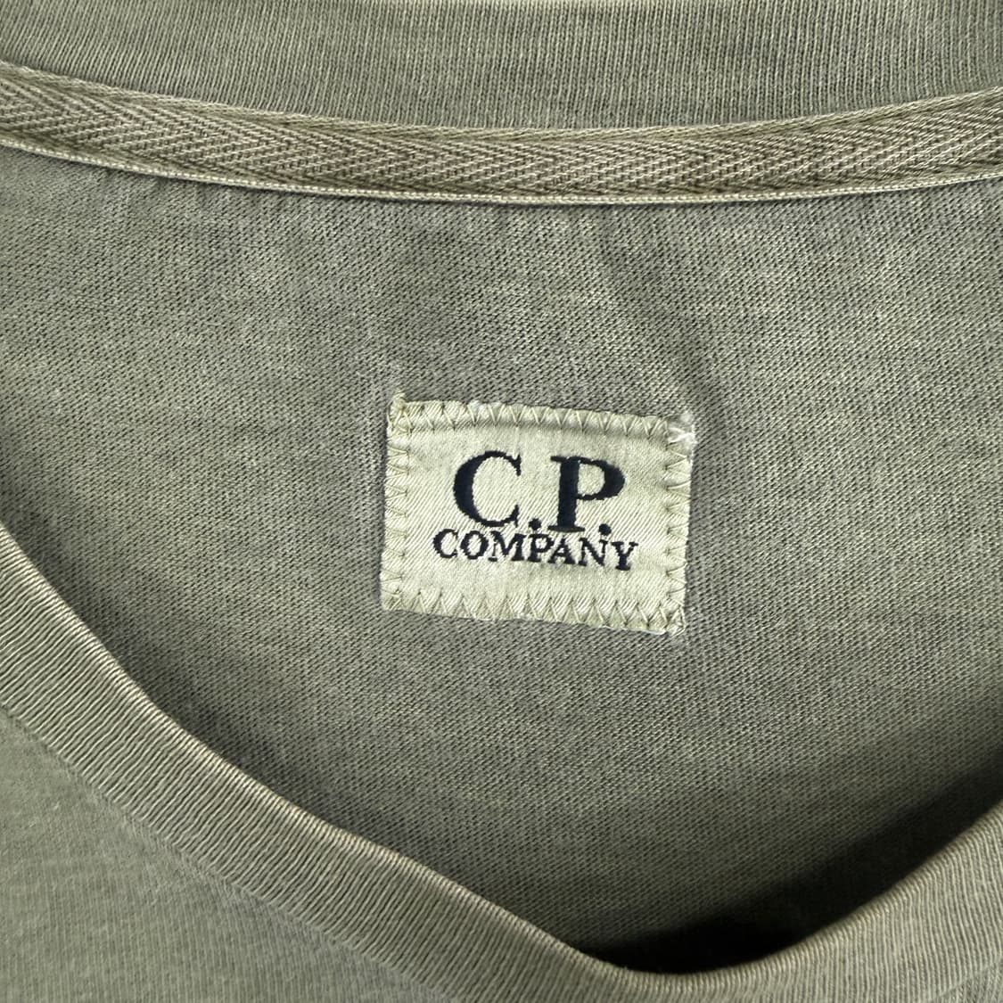 (L)씨피컴퍼니 C.P. Company 센터로고 반팔티셔츠(카키) 상품이미지2