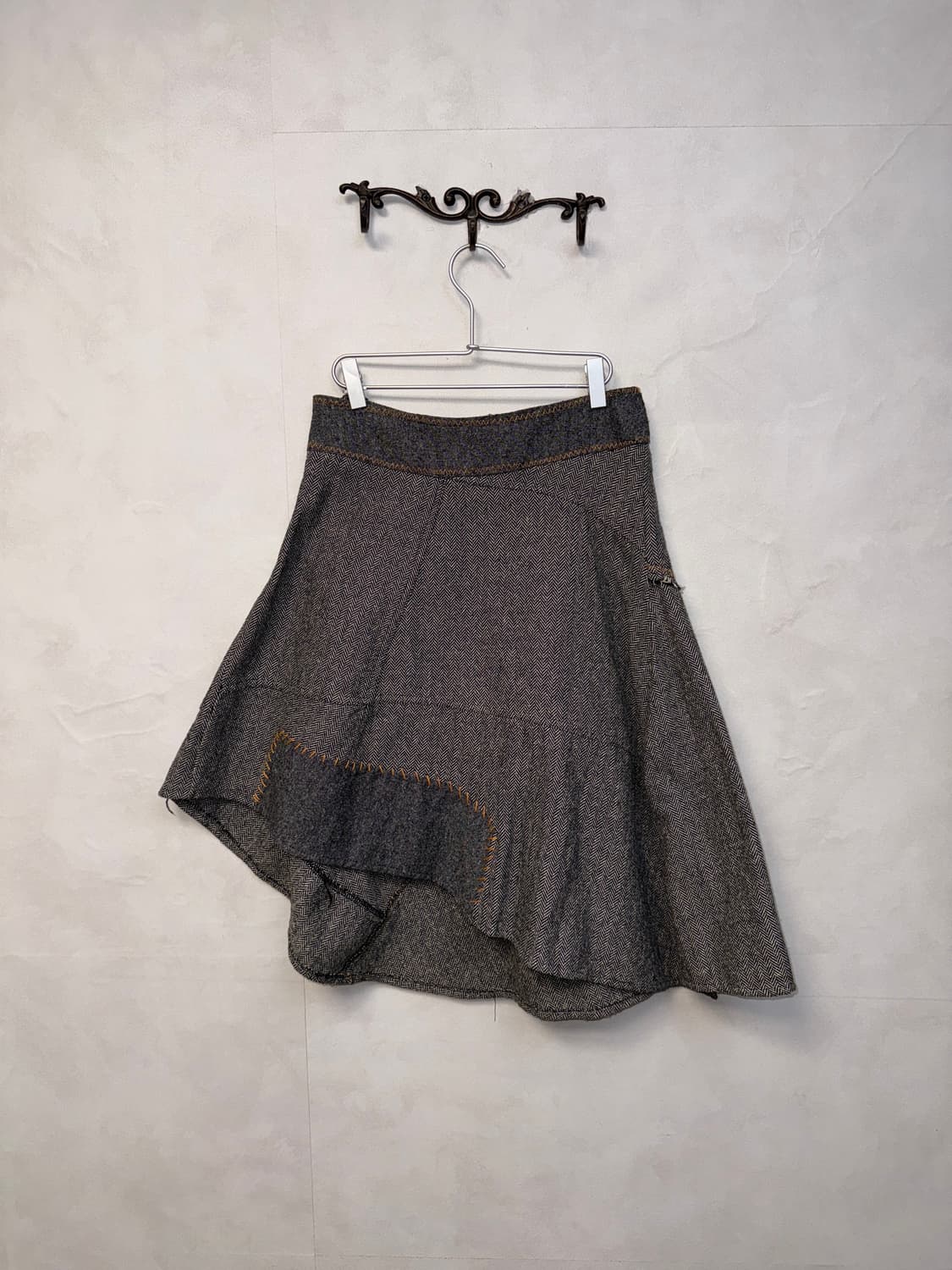 Gray herringbone unbalanced patch skirt 상품이미지3