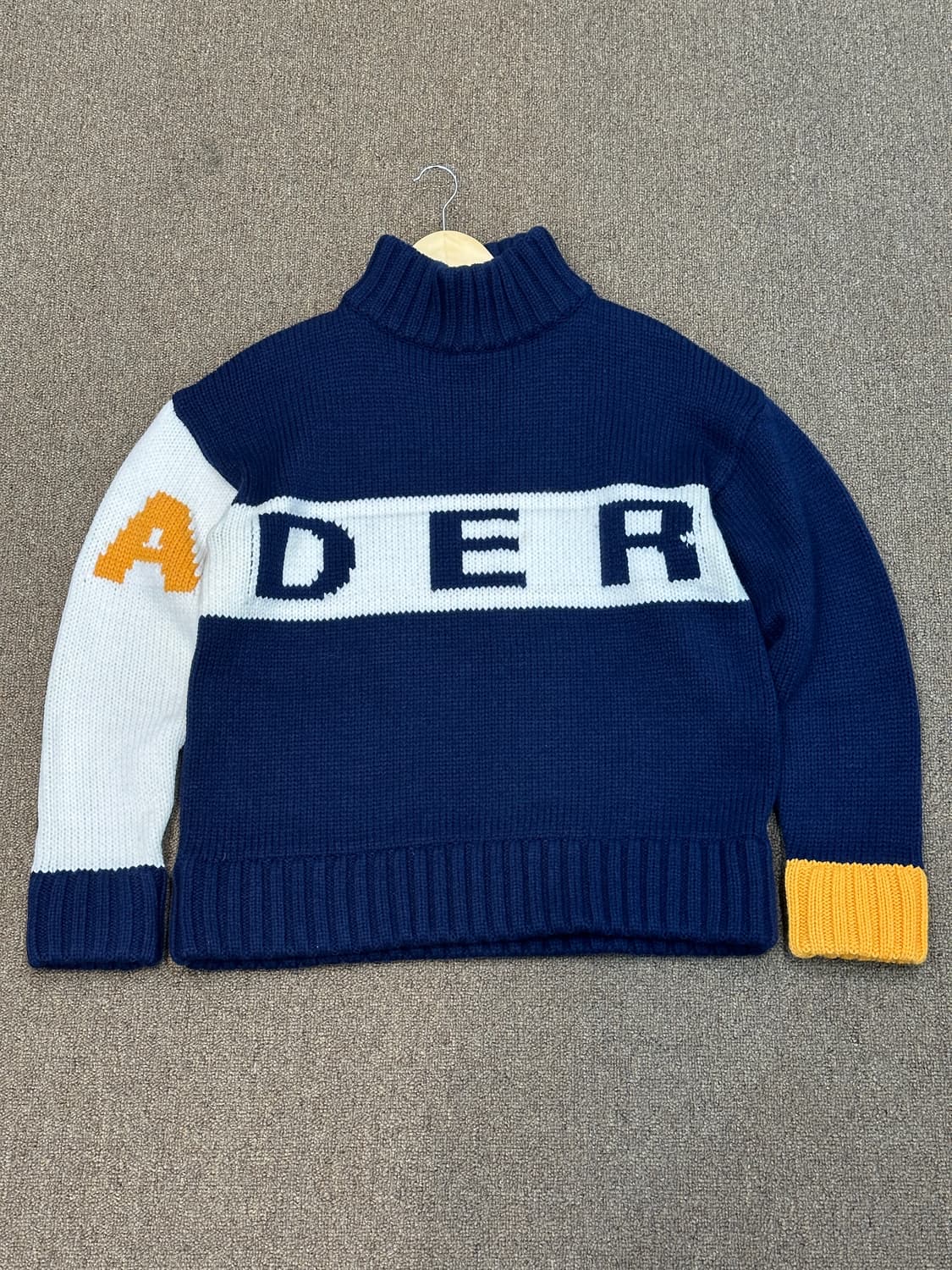 아더에러 터틀넥 니트 2사이즈 상품이미지2