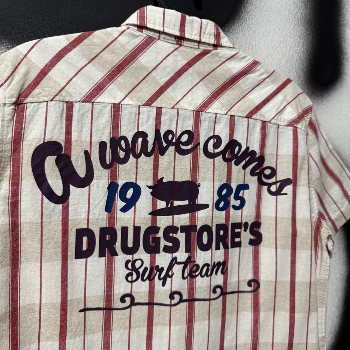 Drug store 빅 프린팅 스트라이프 패턴 린넨 원포켓 반팔 셔츠 상품이미지4