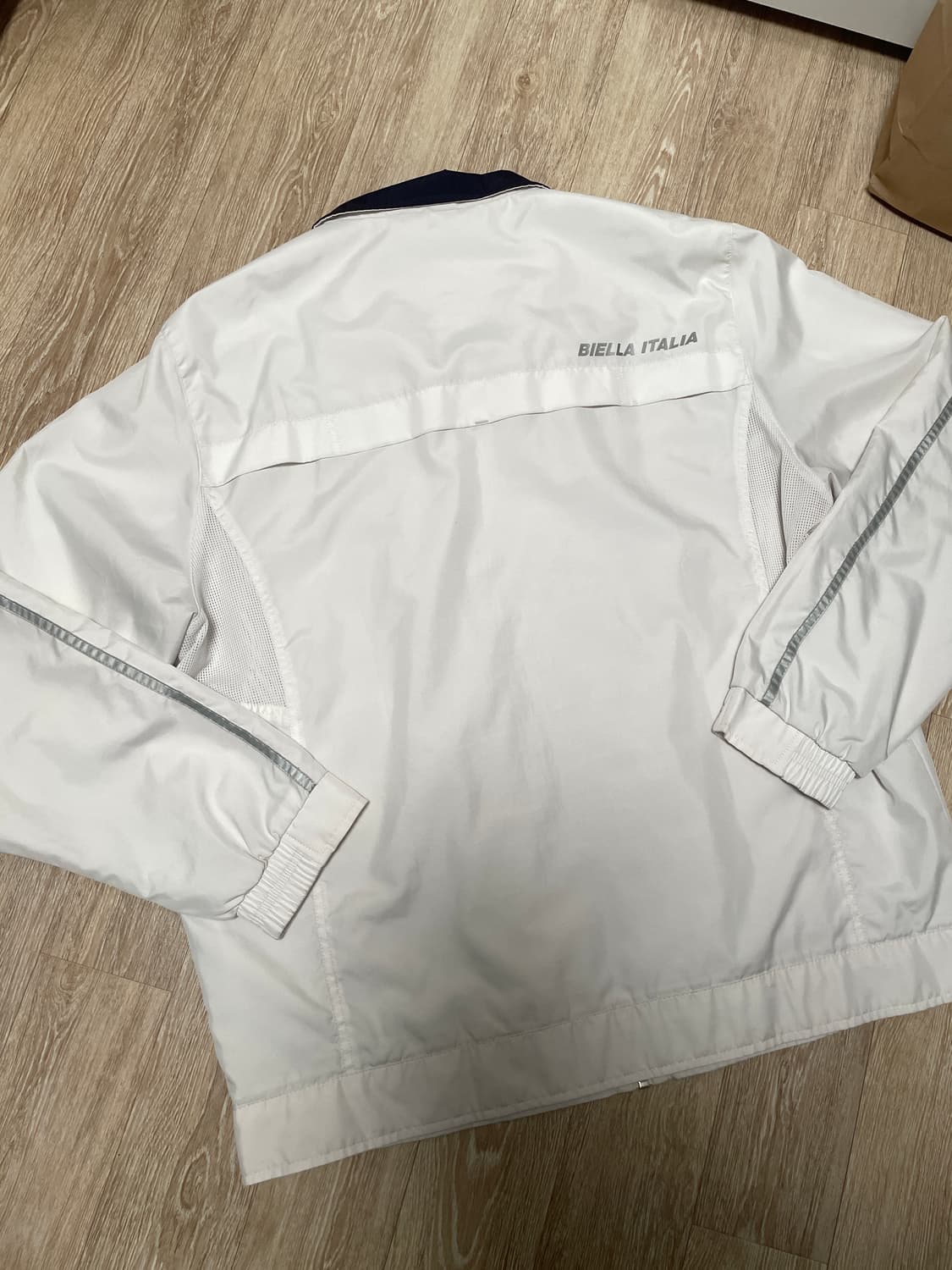 휠라 화이트 실버 바람막이 자켓 상품이미지3