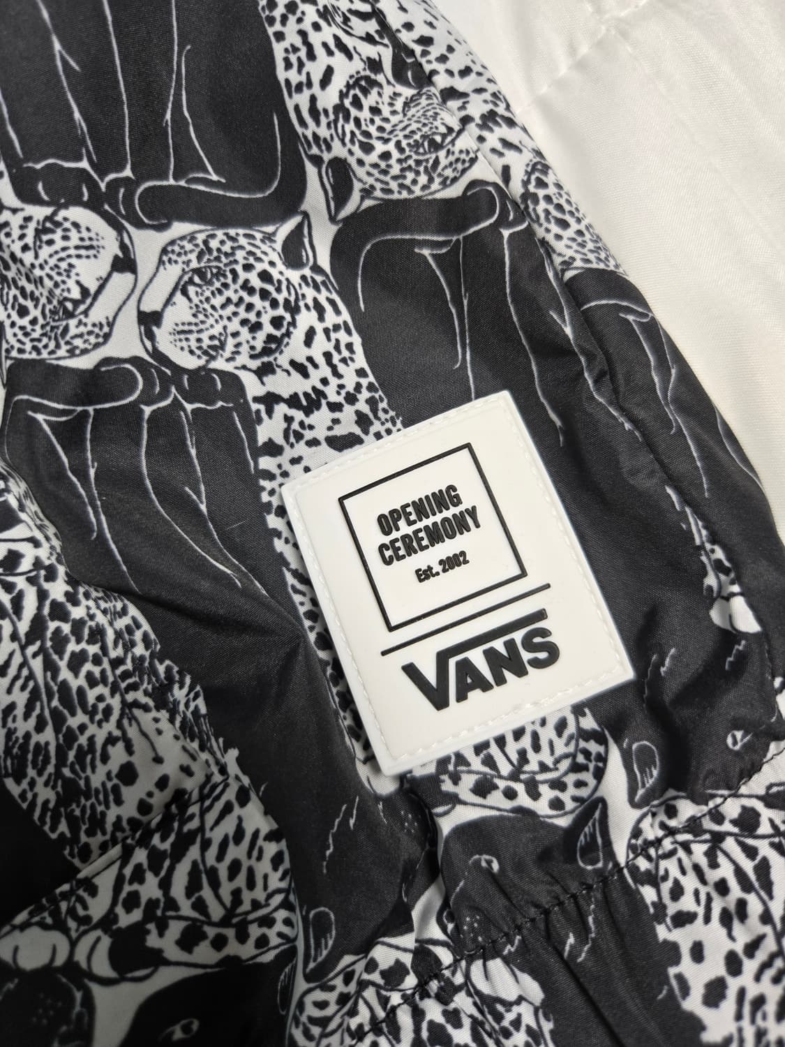 반스x오프닝세레모니 콜라보 바람막이 L 상품이미지3