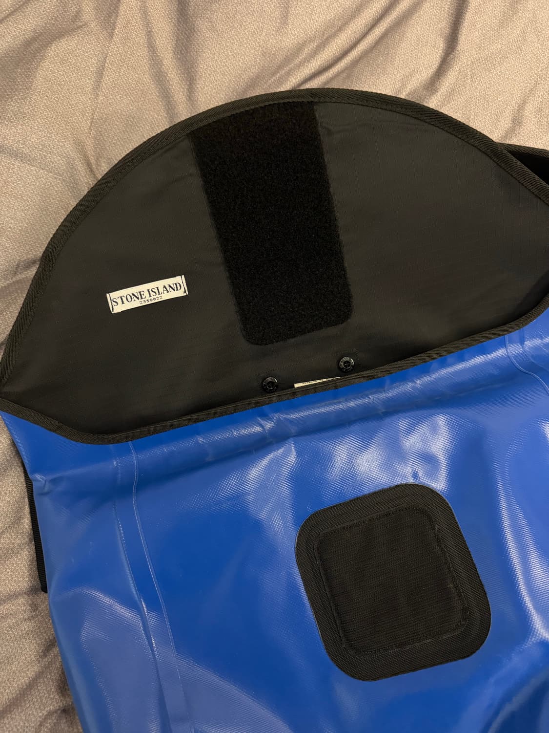 스톤아일랜드 PVC 메신저백 블루 가방 크로스백 상품이미지3