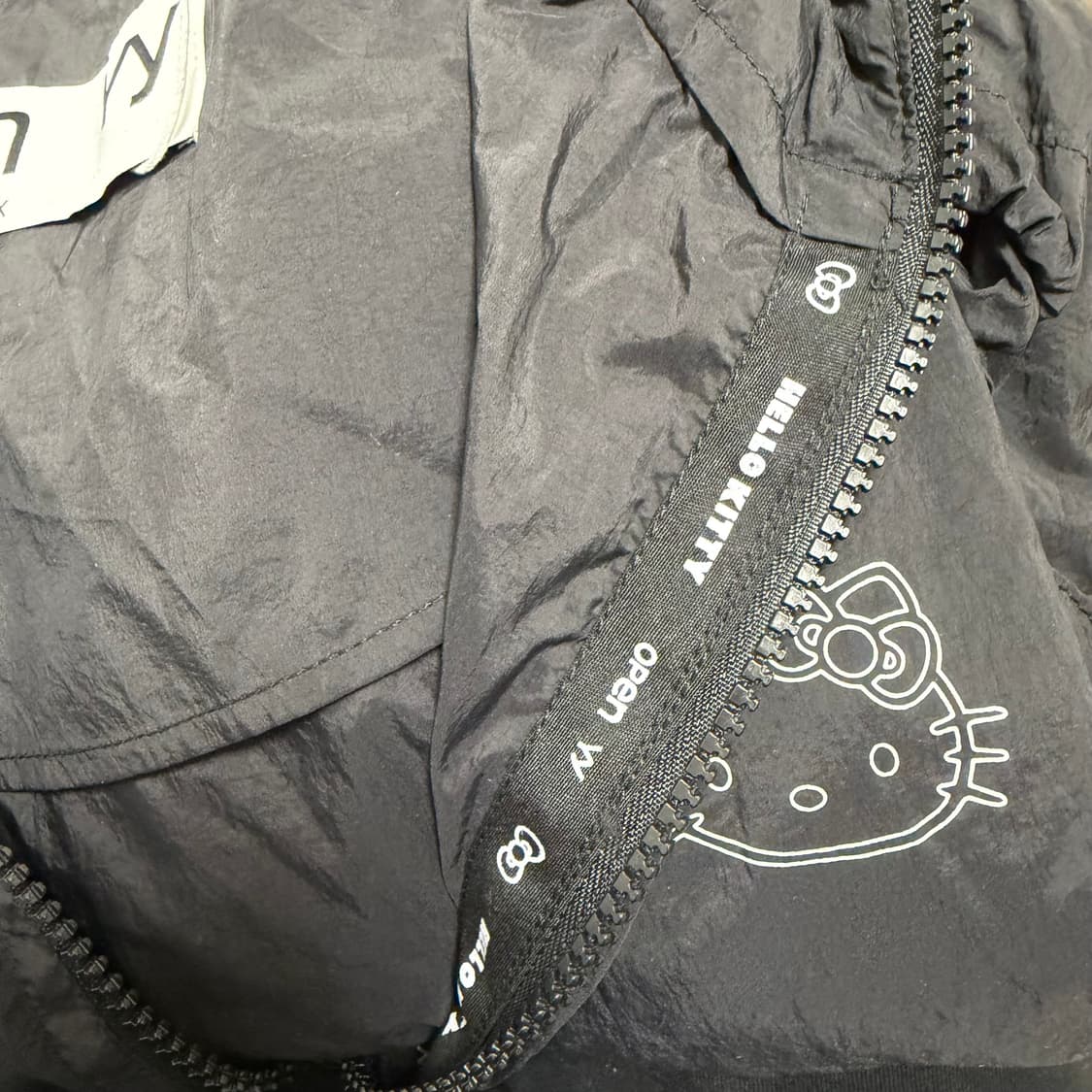 오픈와이와이 헬로키티 콜라보 윈드브레이커 새상품 상품이미지5