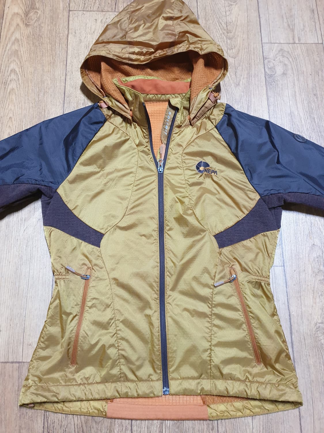 1140 네파 아웃도어 바람막이 95 사이즈입니다 상품이미지1