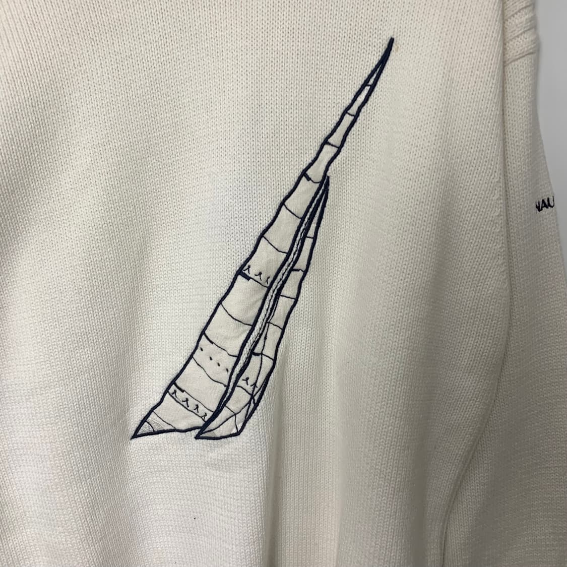 노티카 자수로고 화이트 니트 상품이미지3