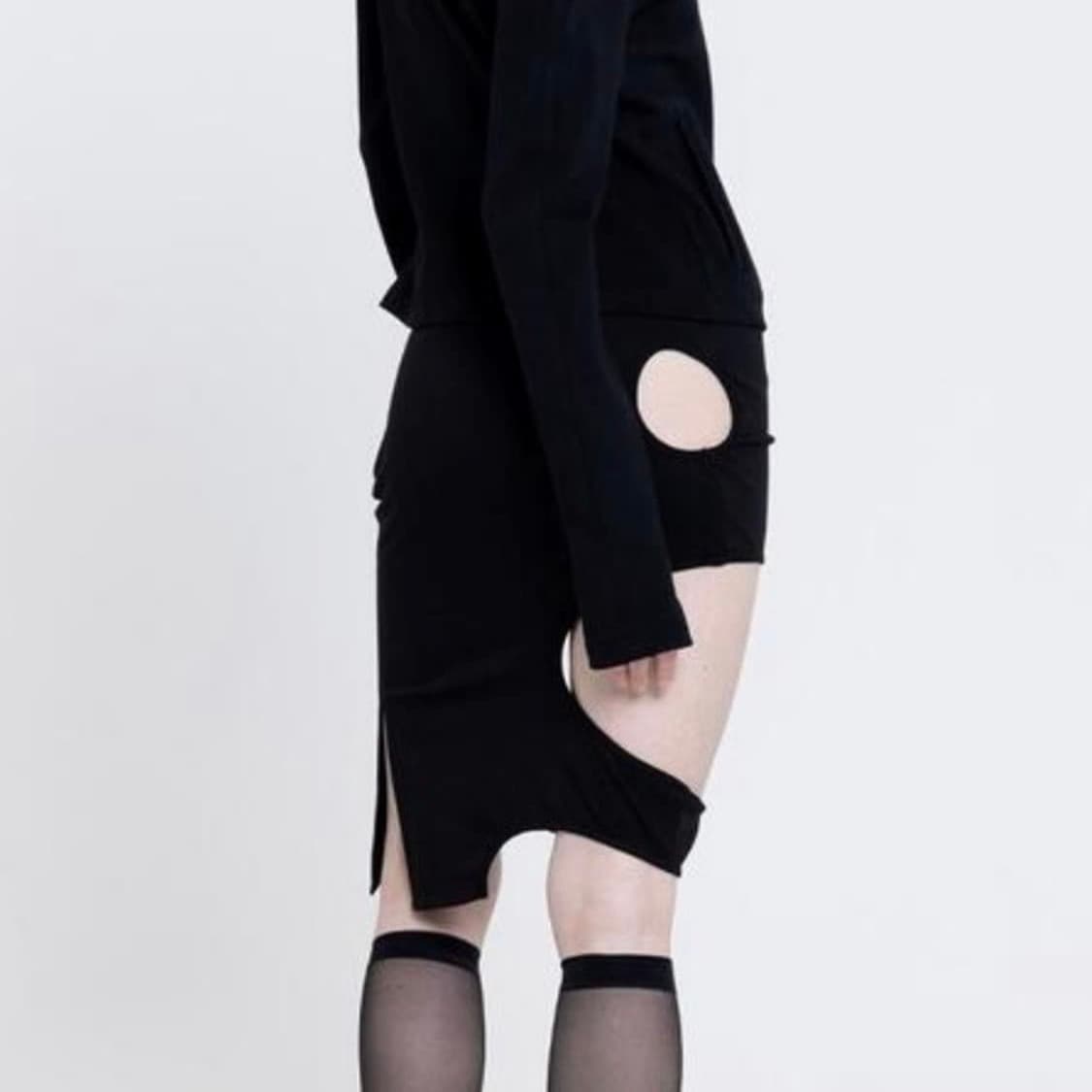 peinture 페인츄얼 컷아웃 미니 스커트 블랙 상품이미지2