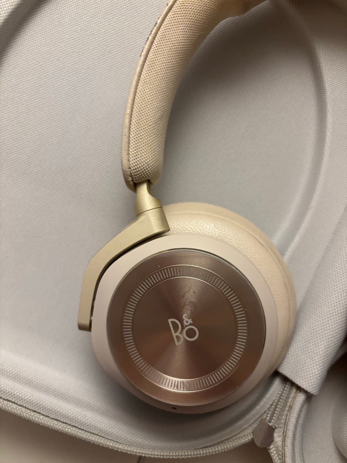 뱅앤올룹슨 베오플레이 HX (Beoplay HX) Gold 상품이미지4