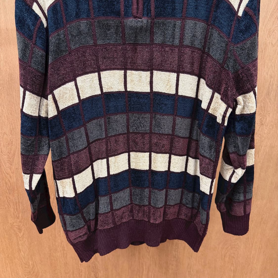 벨 잔느 하프 집업 터틀넥 긴팔 니트 클래식 체크 패턴 디테일 버건디 상품이미지5