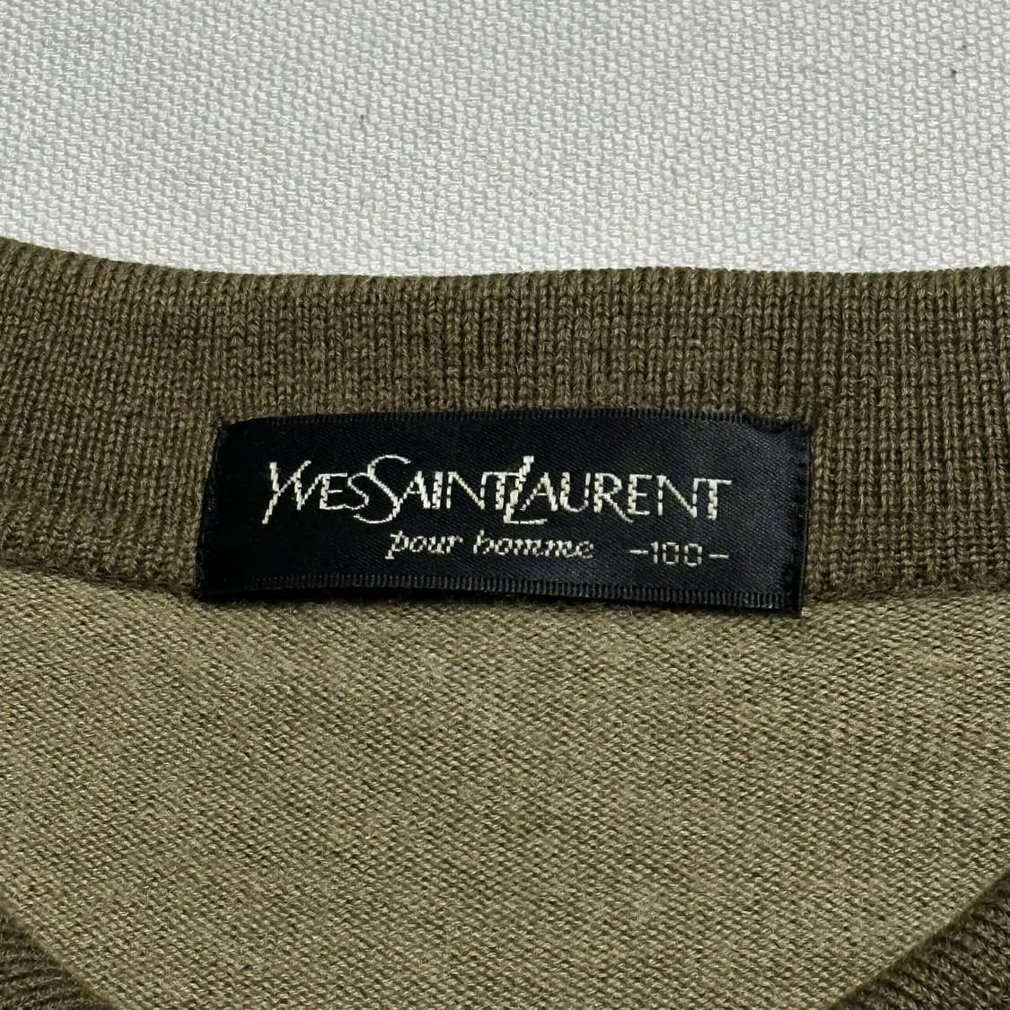 100 입생로랑 하프버튼 램스울 카라 니트  상품이미지4