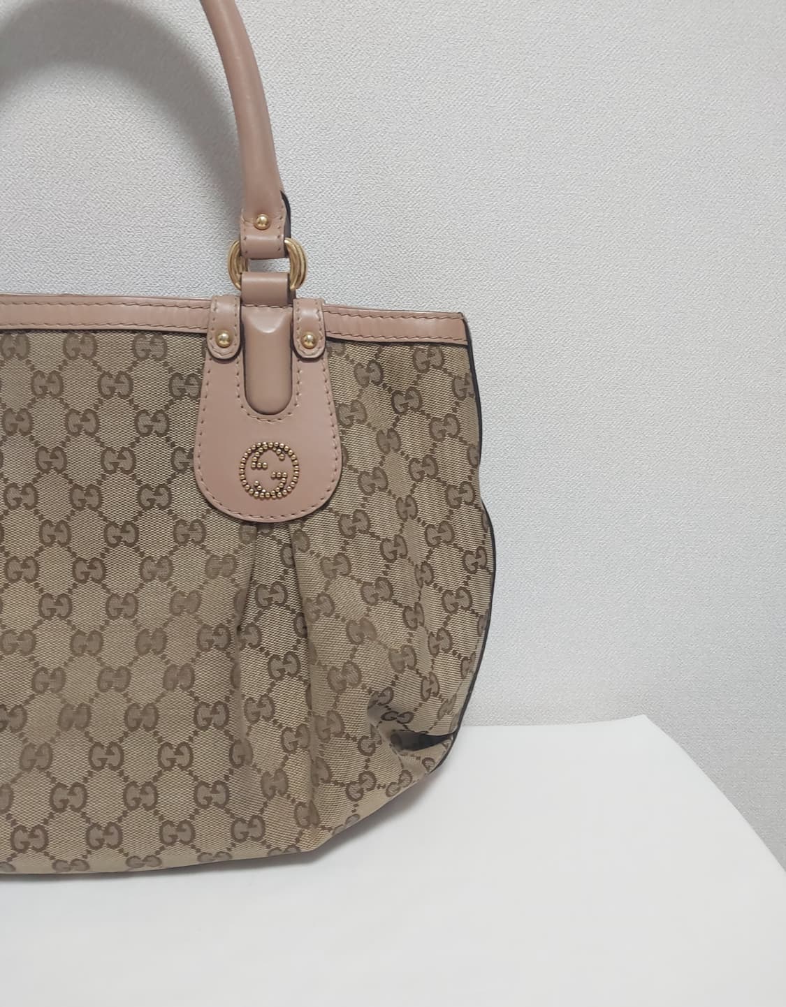 구찌 스칼렛 스터드 인터로킹 G 토트백 (정품) 상품이미지3