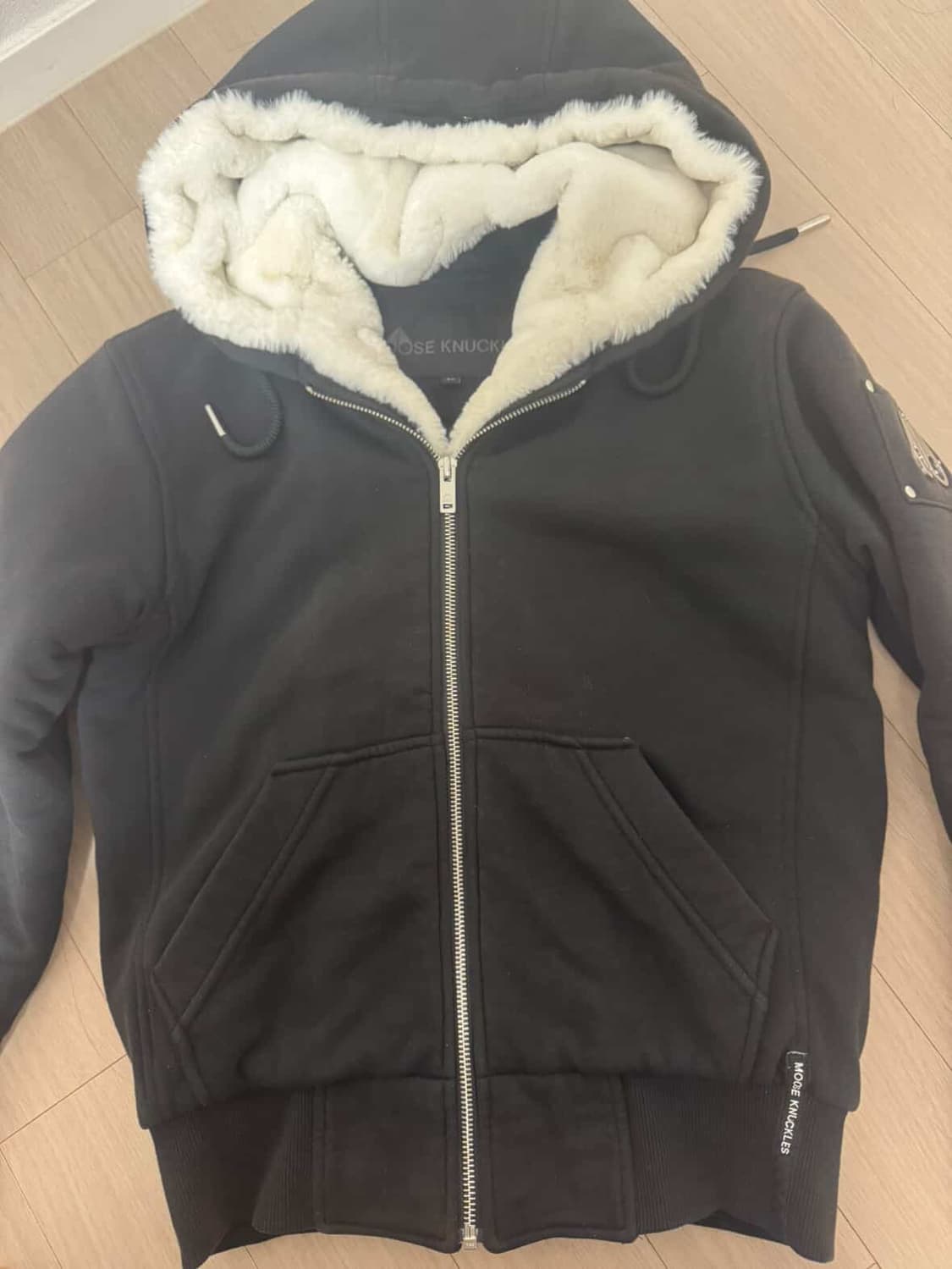 무스너틀 버니스웨터 s 판매합니다 상품이미지2