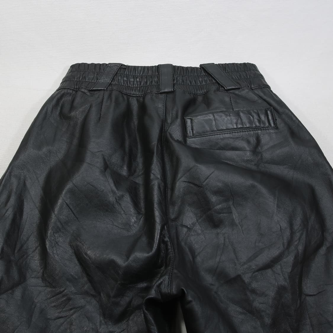 (착용컷) MEN'S HOUSE GROUP 레더 밴딩 팬츠 (남성용 M) 상품이미지8