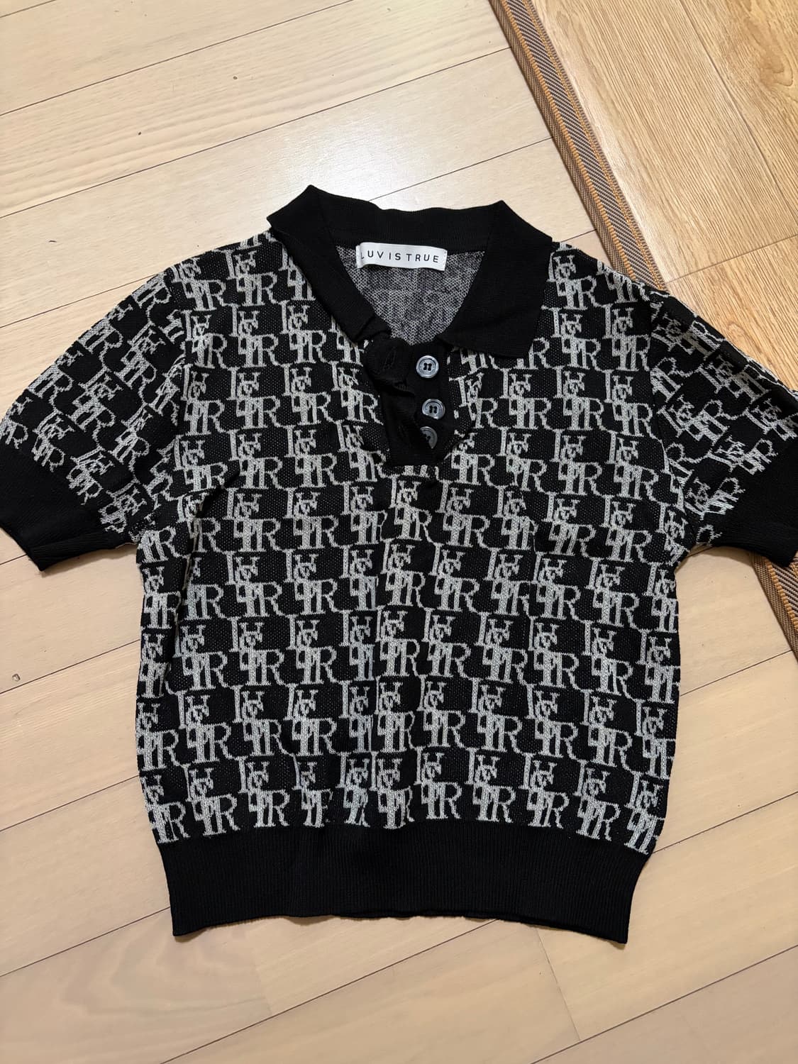 러브이즈트루 gv collar 카라 반팔 니트 상품이미지2