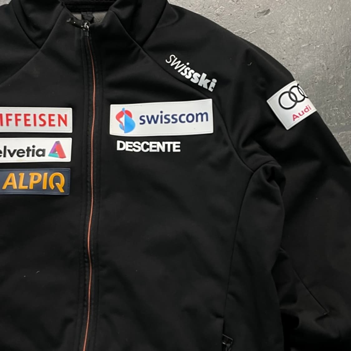 100 데상트 아우디 기모 자켓  상품이미지2