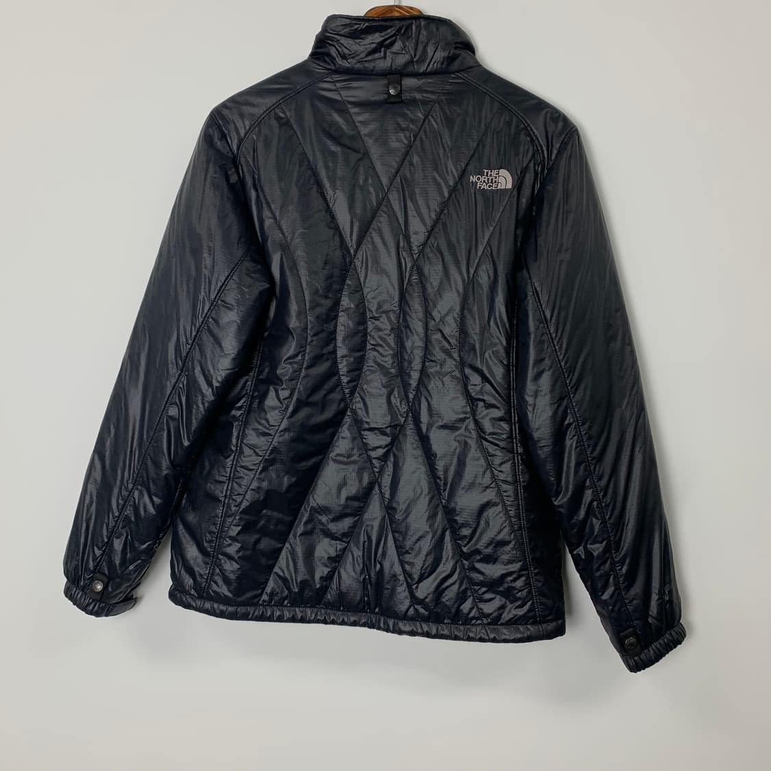 노스페이스 자수로고 블랙 경량 패딩 상품이미지3