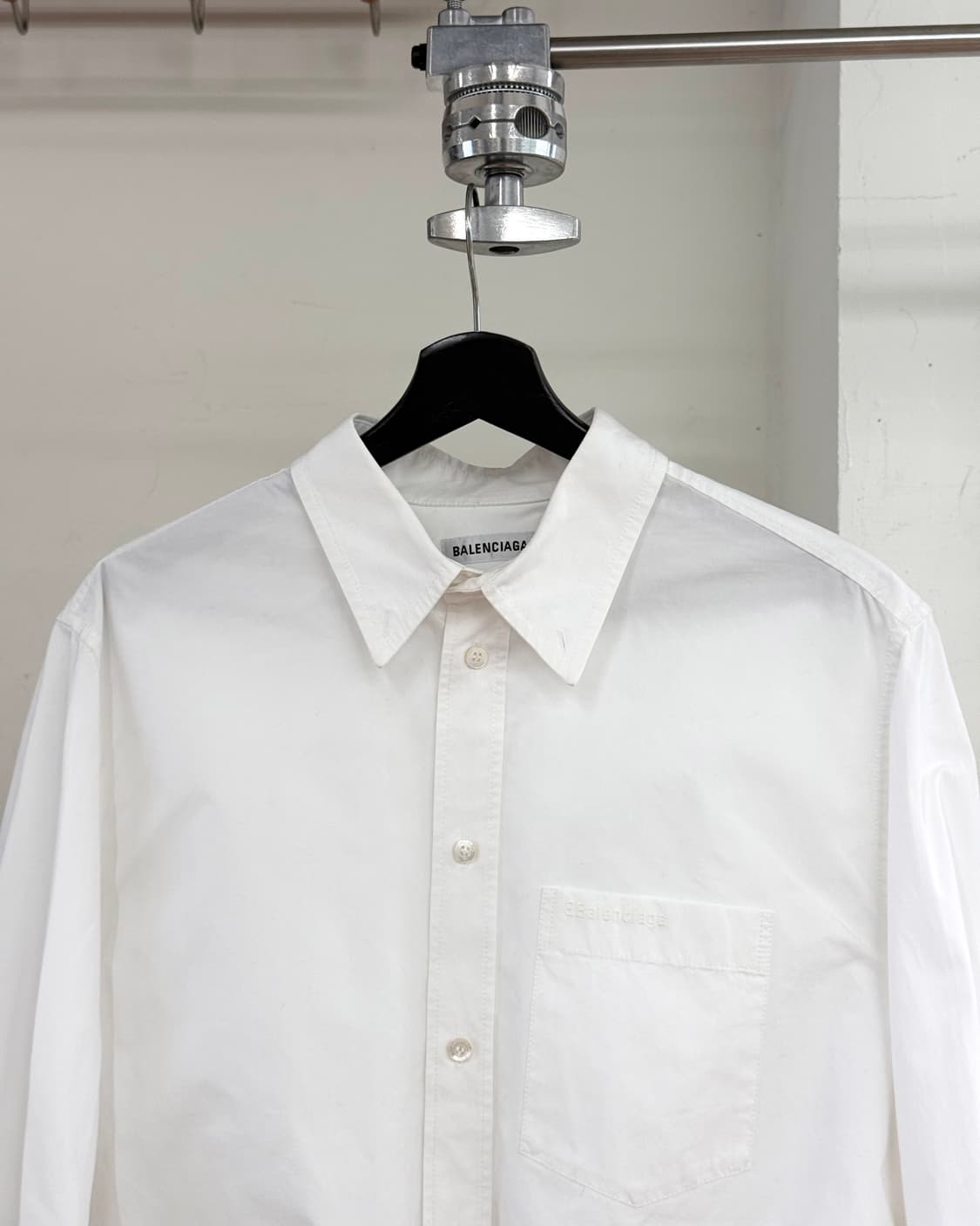 발렌시아가 화이트 볼륨 패턴 포켓 셔츠 상품이미지2