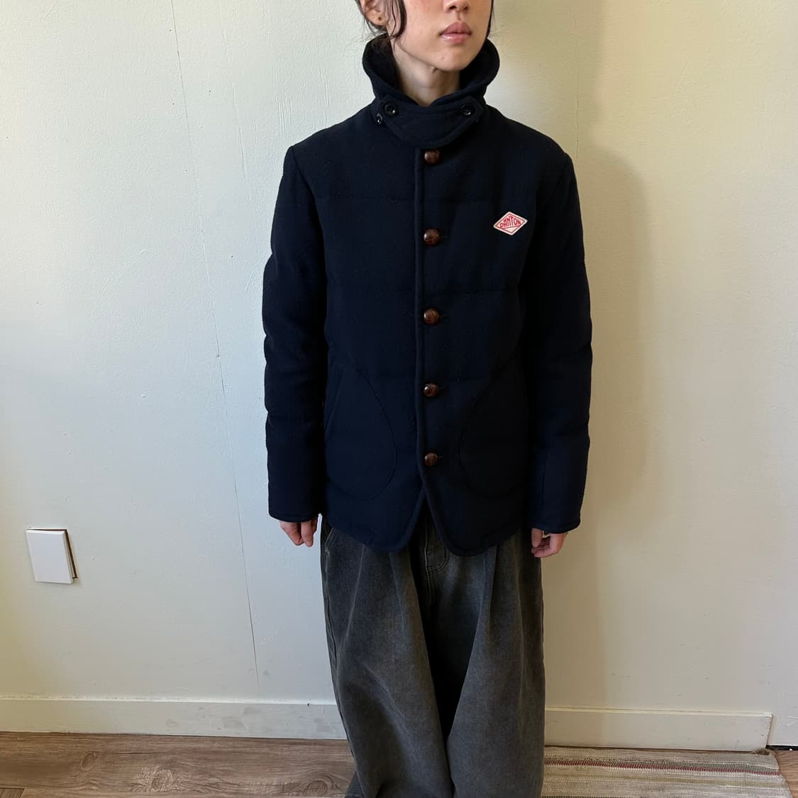 단톤 x 빔즈 다운 패딩 상품이미지1