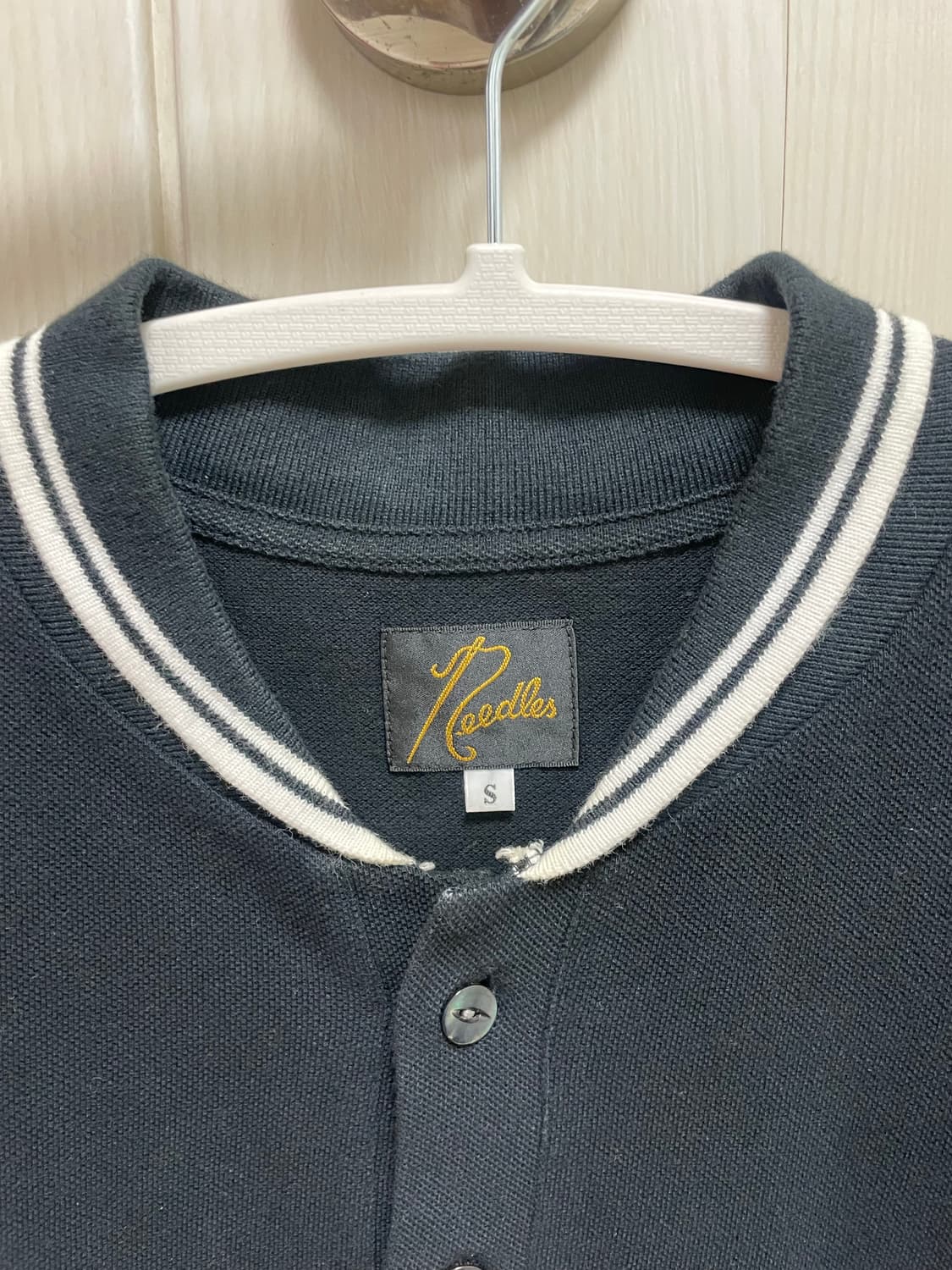 니들스 블랙 숄 카라 폴로 (S 사이즈) 상품이미지2