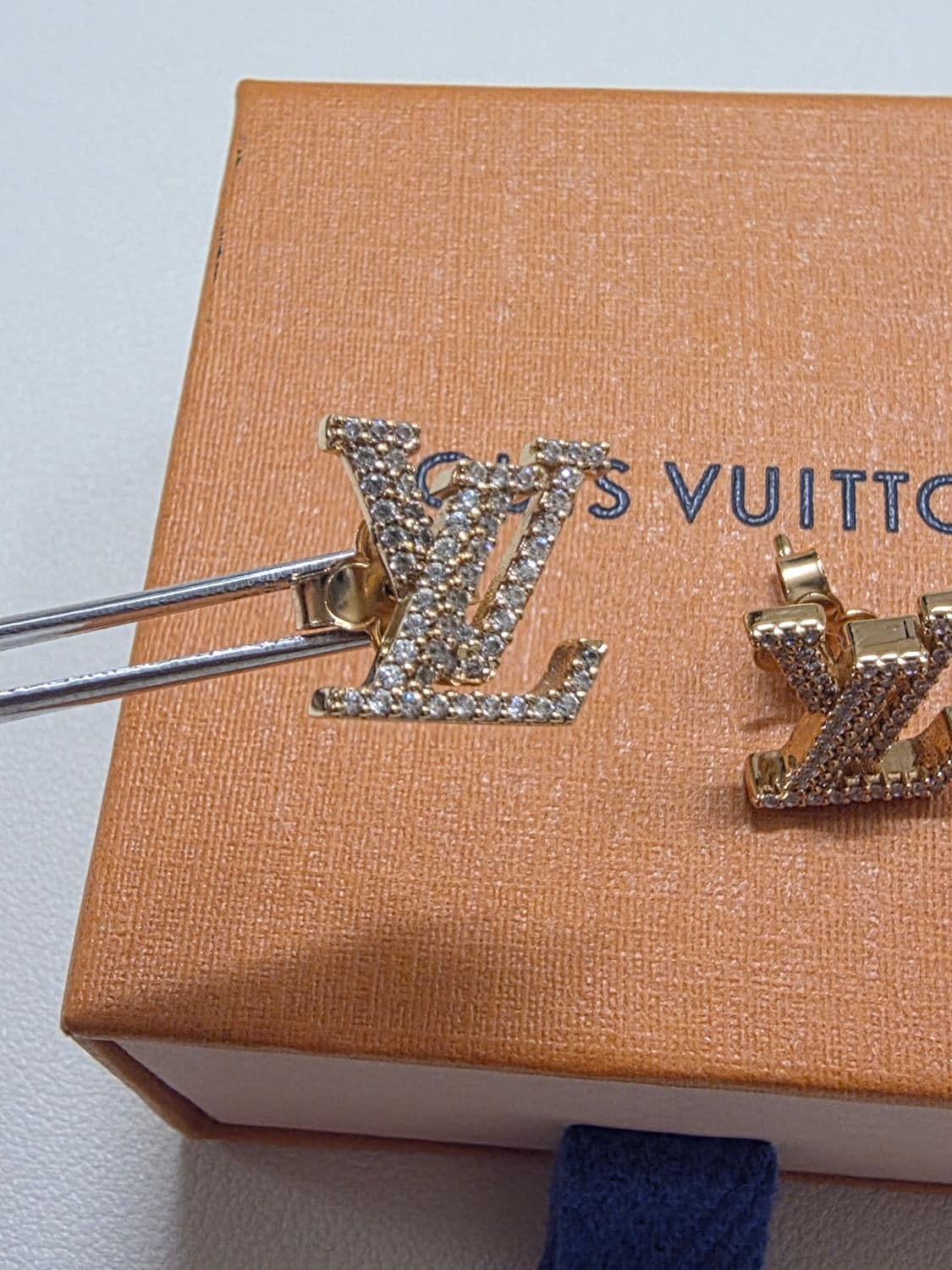 [새상품급] 루이비통 아이코닉 파베 귀걸이 이어링  상품이미지2