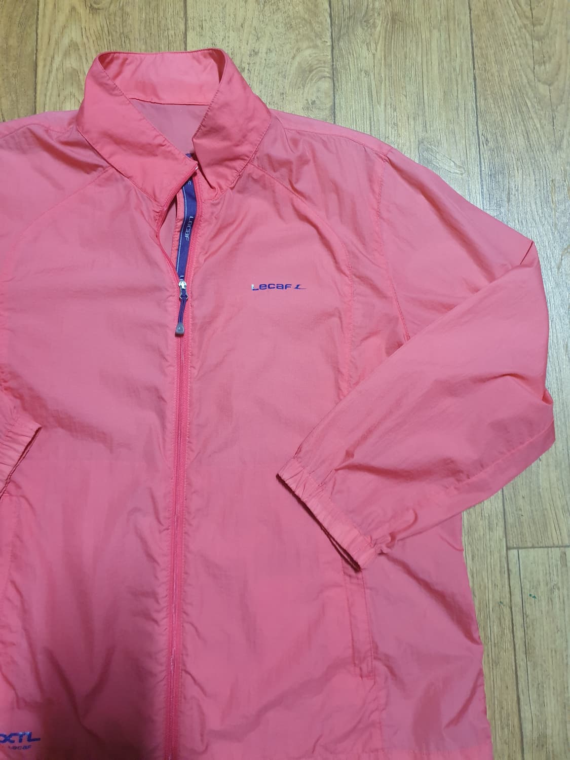 1087 르까프 바람막이 여성 105 사이즈입니다 상품이미지3