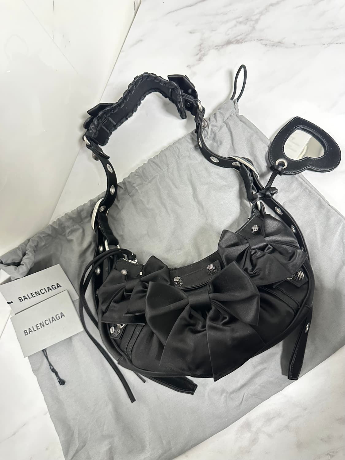 [SA 정품] 발렌시아가 리본 르카골 블랙 xs 한정판 상품이미지2