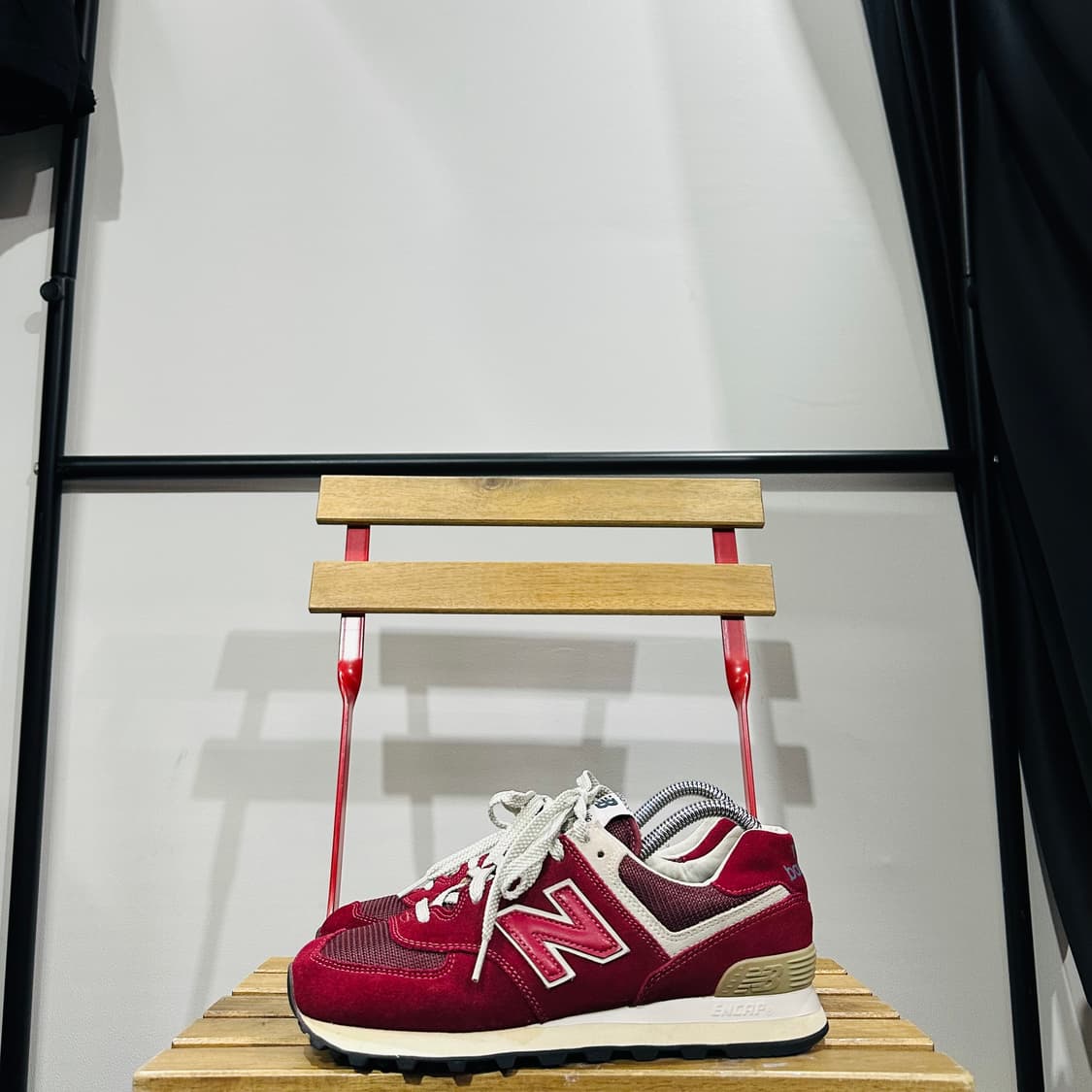250) 뉴발란스 운동화 남녀 공용 신발 574 레드 스웨이드 상품이미지3