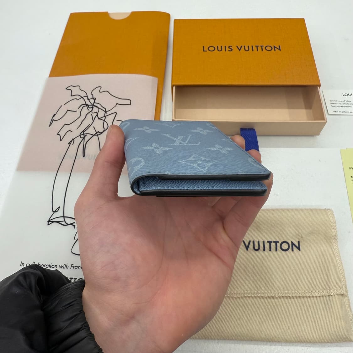 [25년/풀박스] 루이비통 스카이블루 오거나이저 지갑 상품이미지4