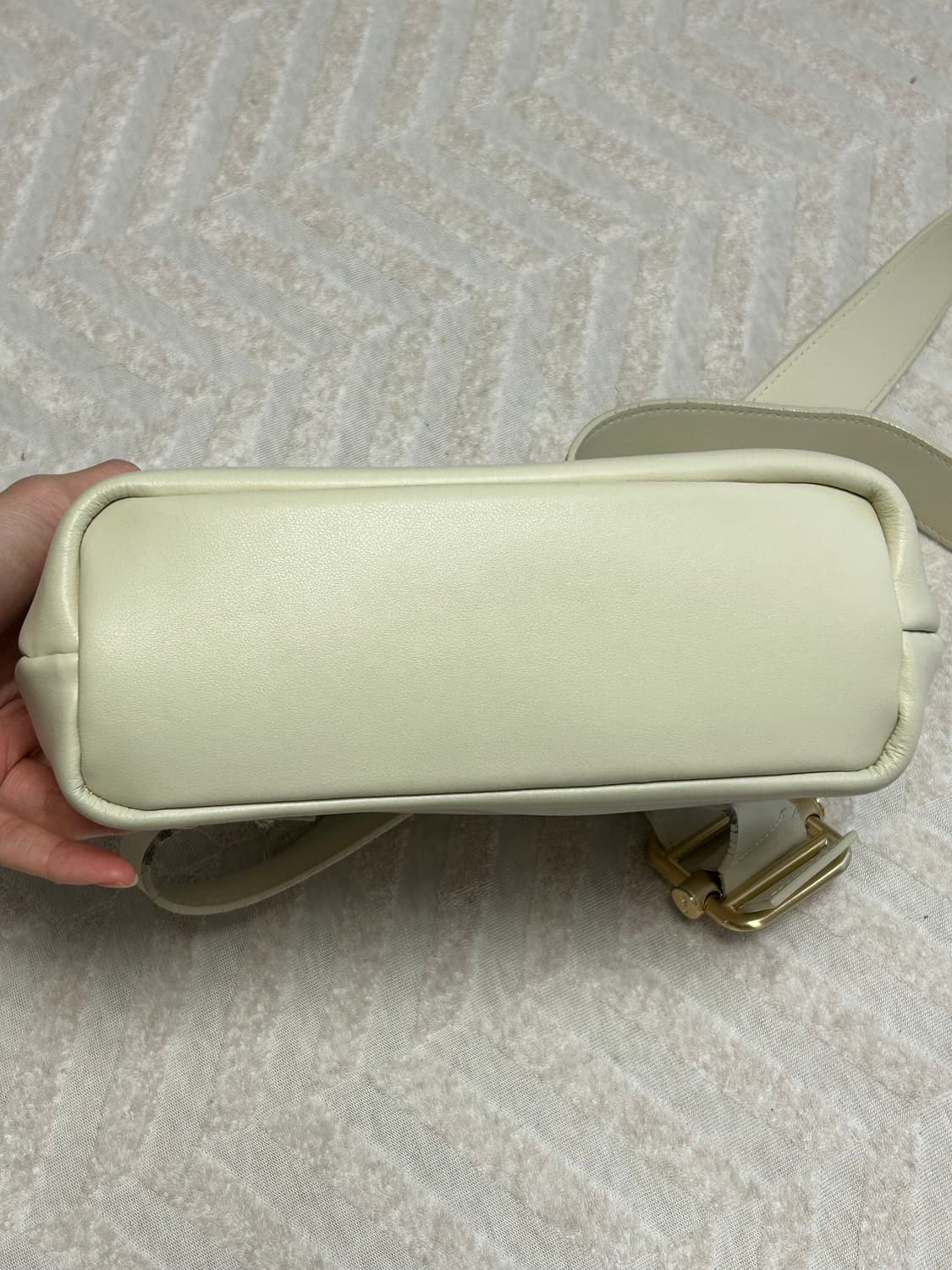 오소이 크로스백 크림색 상품이미지3