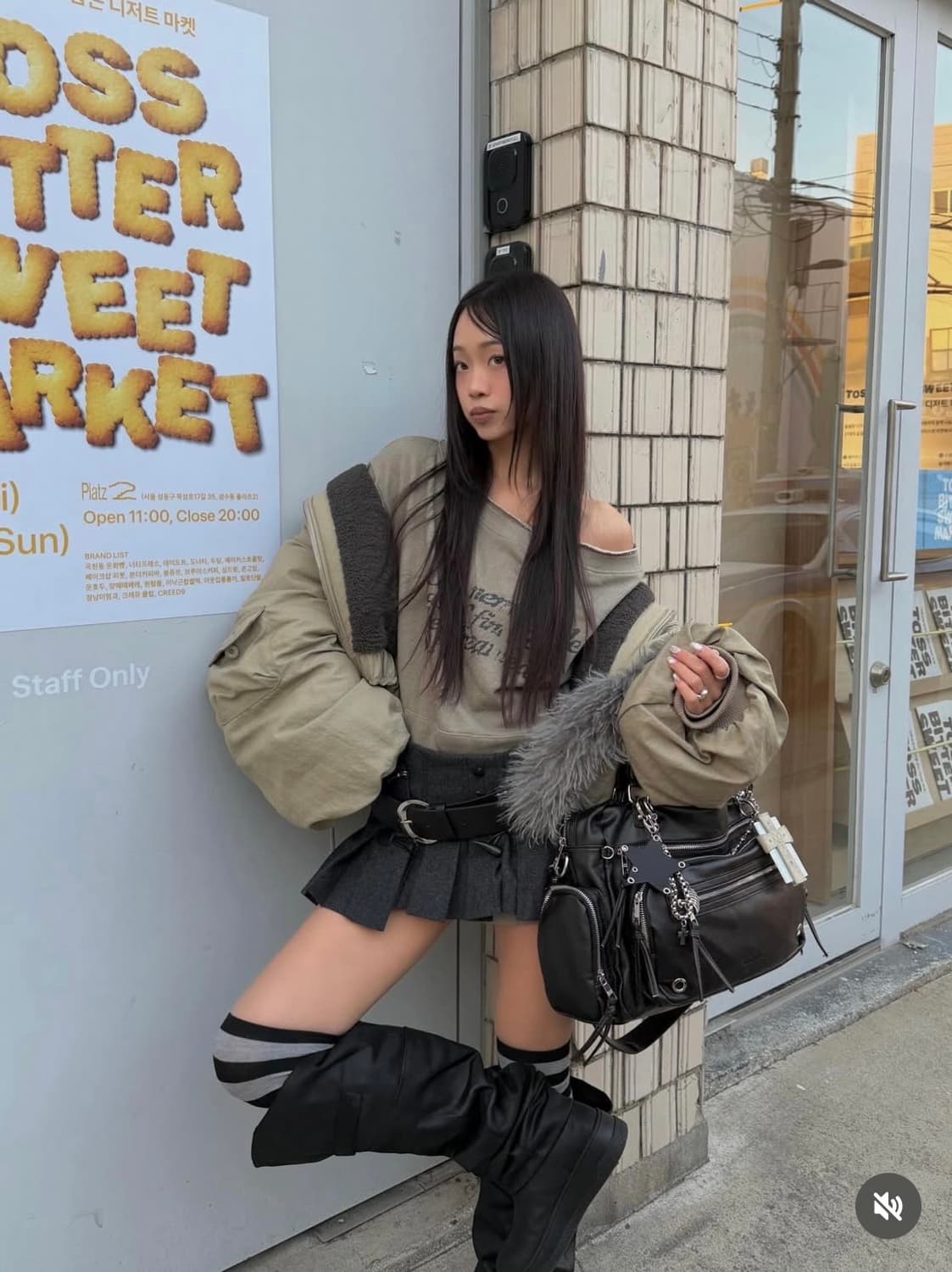 워시드 오프숄더 스웻셔츠 상품이미지1