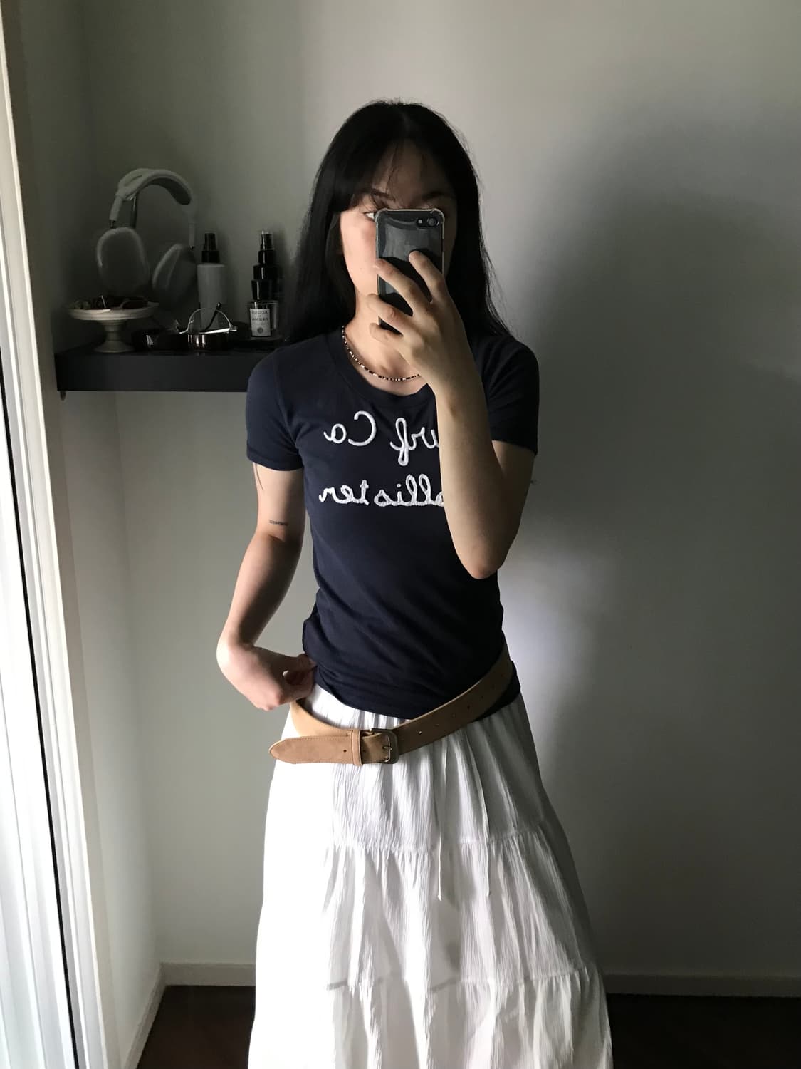 홀리스터 중앙 자수 로고 블랙 반팔티 상품이미지3