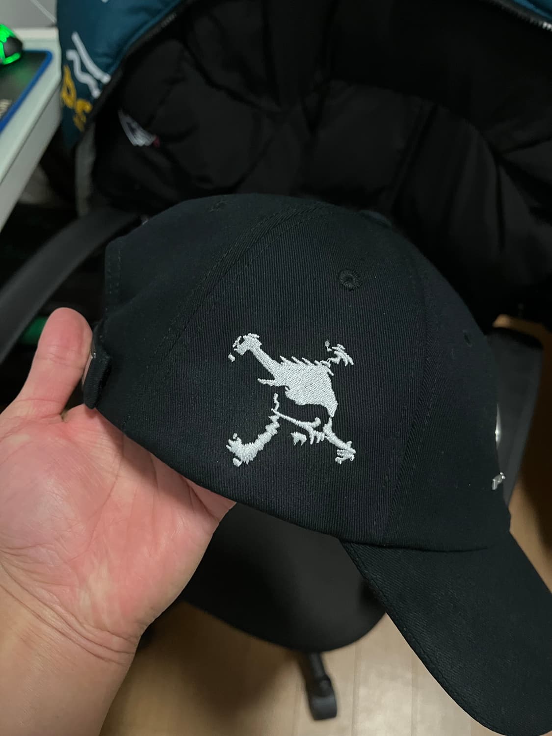 팔라스 오클리 6패널 블랙 실버 볼캡 팝니다 상품이미지3