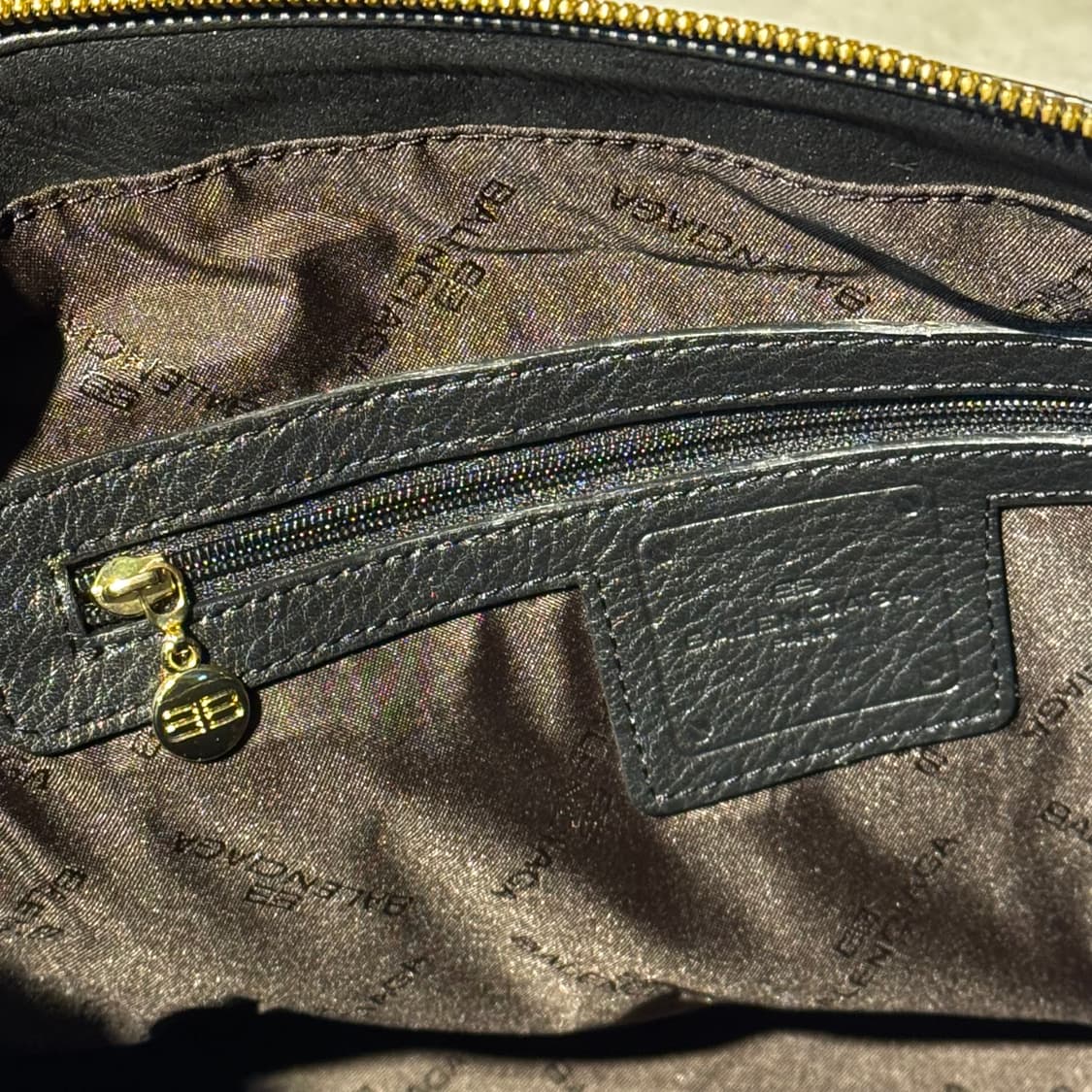 발렌시아가 레더 숄더백 블랙 스티치 y2k 상품이미지8