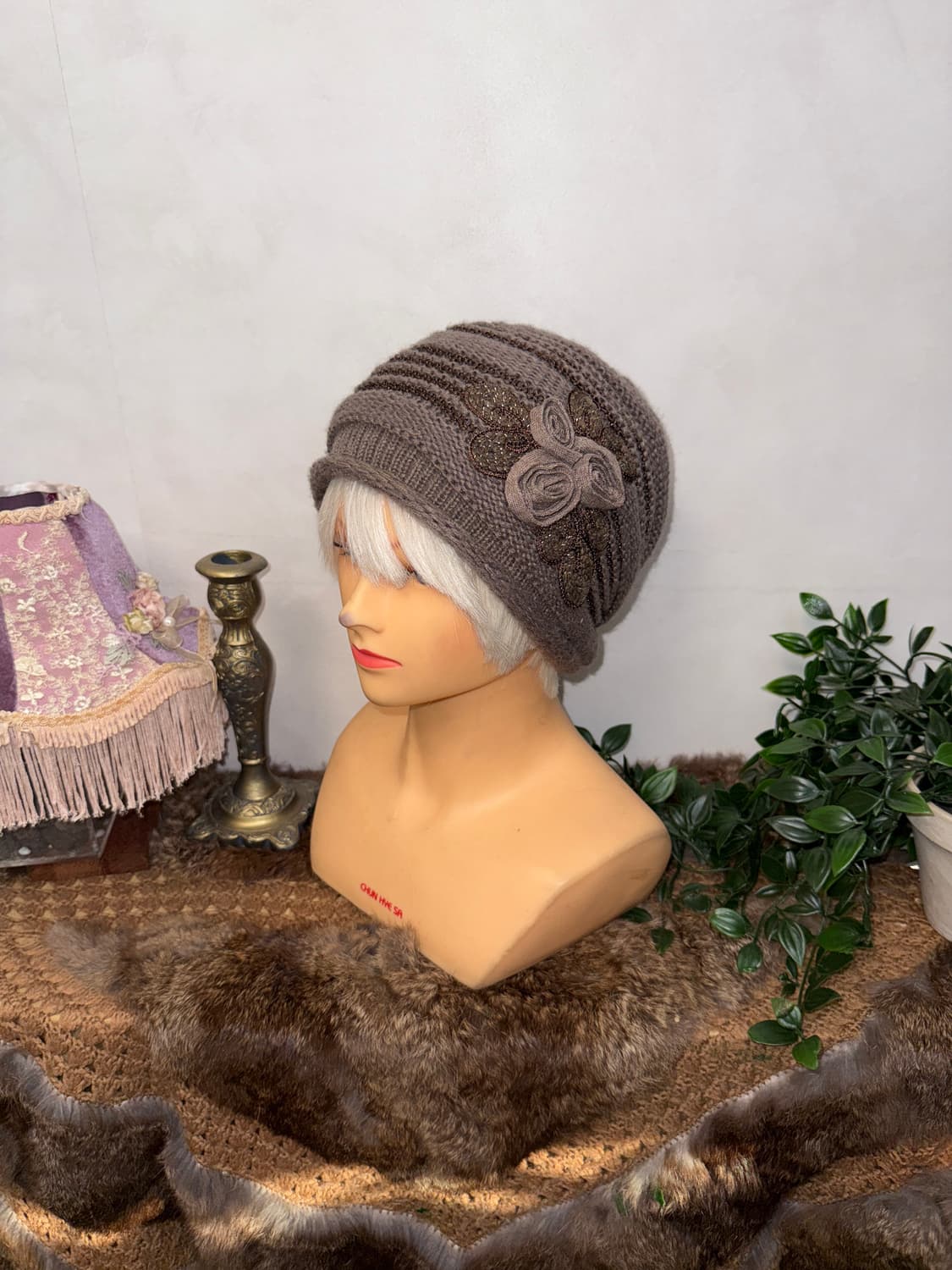 Brown flower corsage wrinkle knit beanie 상품이미지1