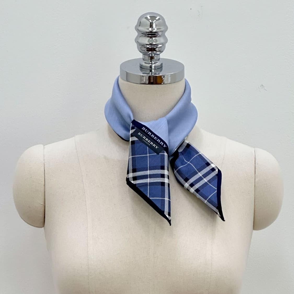 (새상품) burberry/ 버버리 쁘띠스카프 손수건 상품이미지6