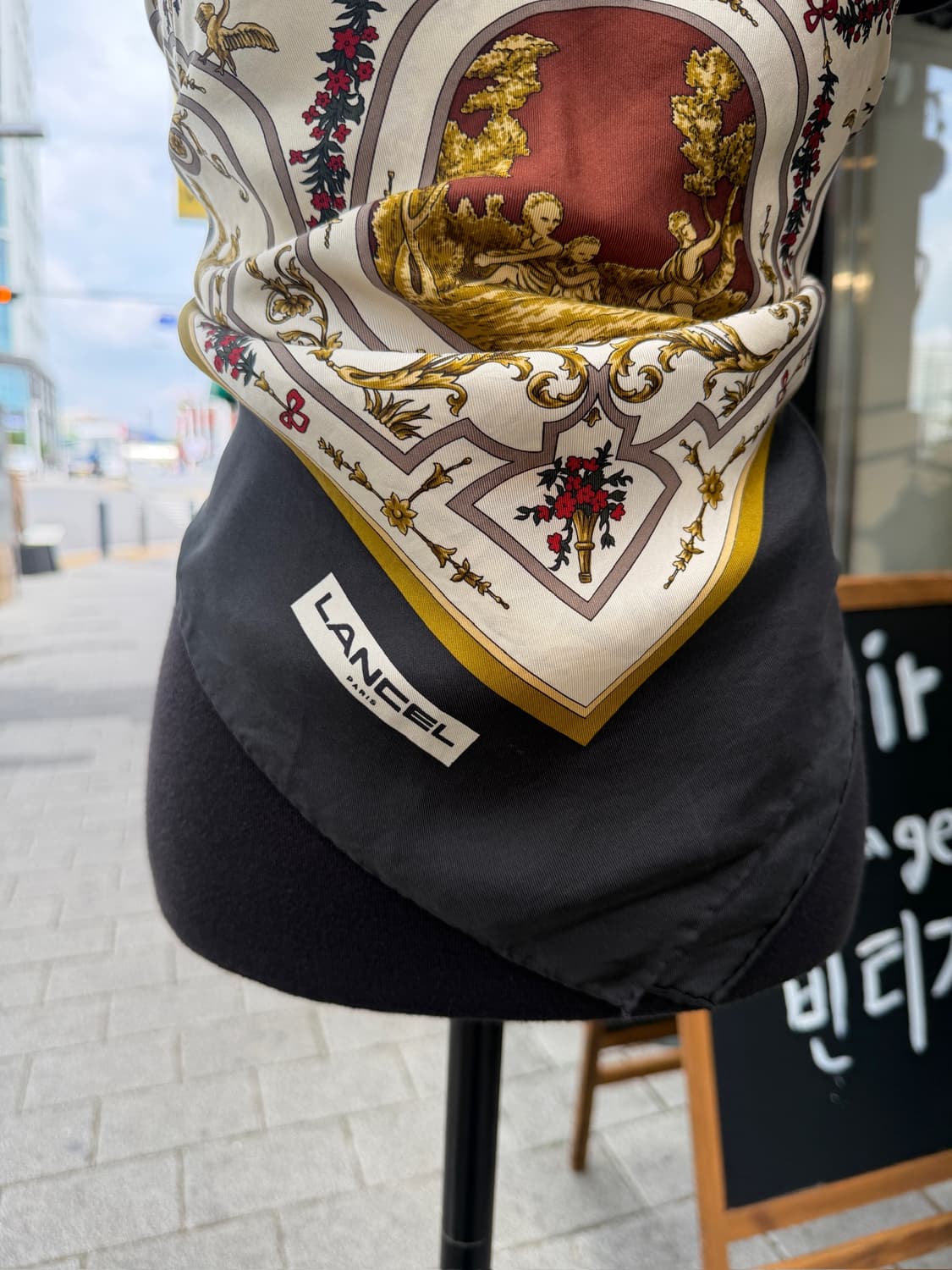LANCEL Paris 100% Silk Scarf 상품이미지3