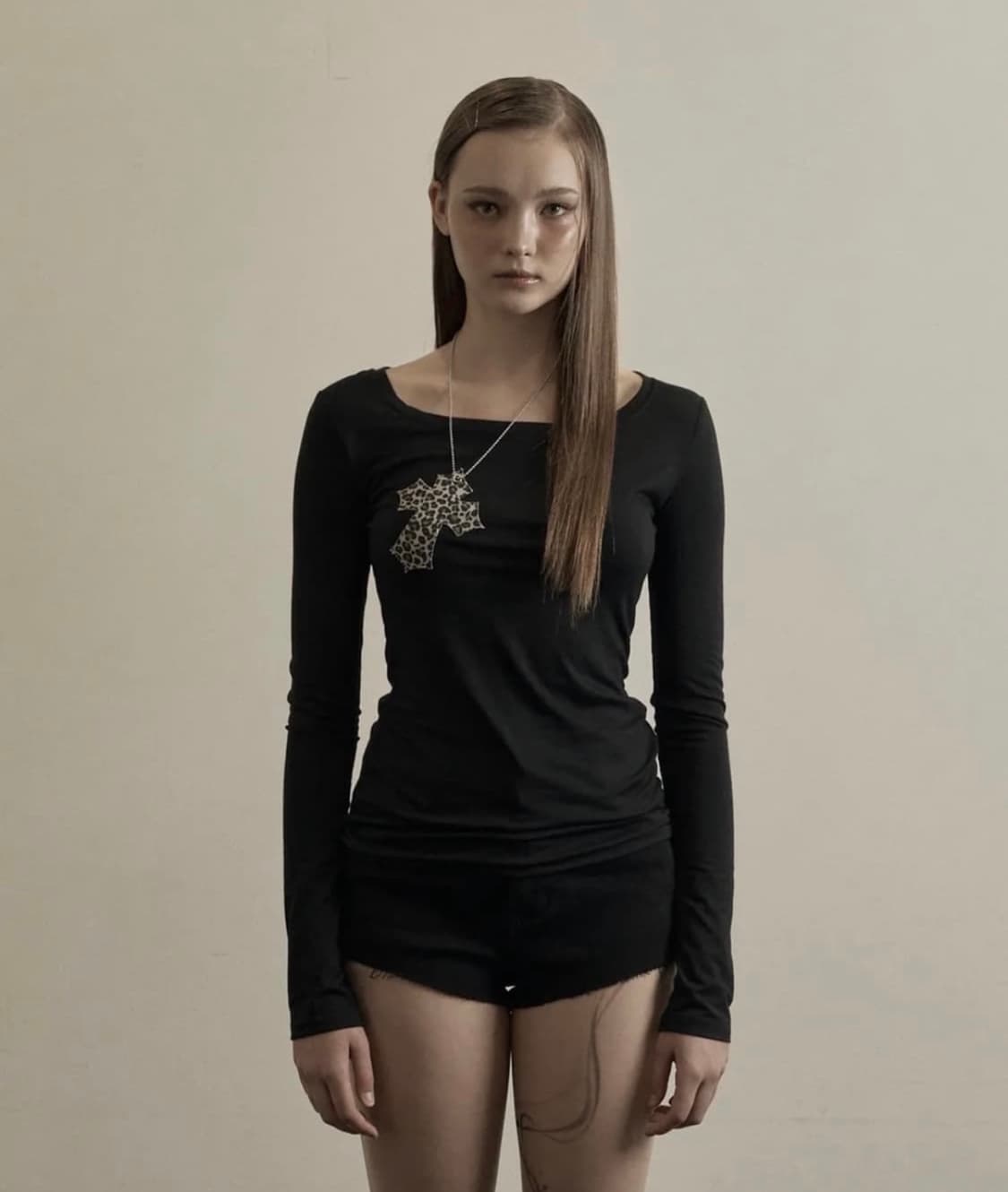 일리오 레오파드 크로스 탑 상품이미지1