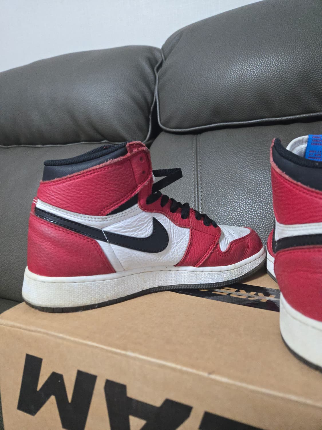 나이키 에어조단 1 레트로 스파이더맨 오리진 스토리 245 상품이미지4