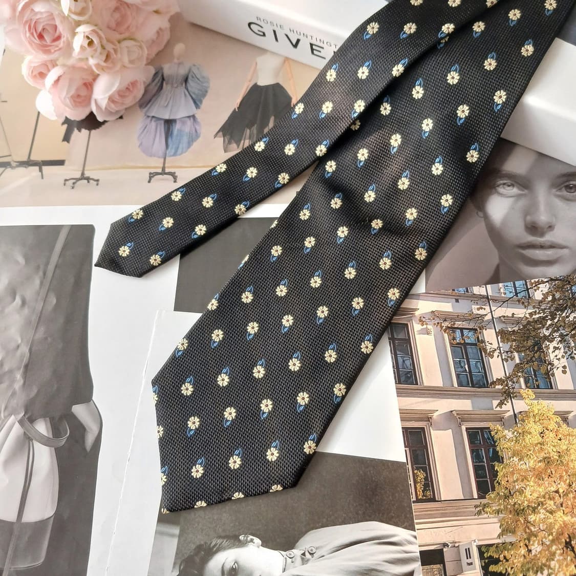 지방시 실크 블랙 플라워 자카드 넥타이 9.6cm A등급 A18890
 상품이미지3