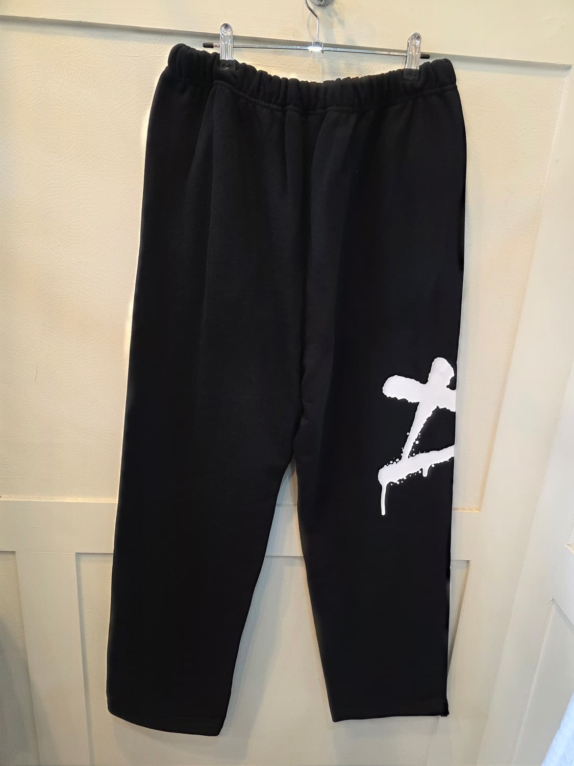 PLAYIVN 블랙 그래피티 스웨트 팬츠 상품이미지5