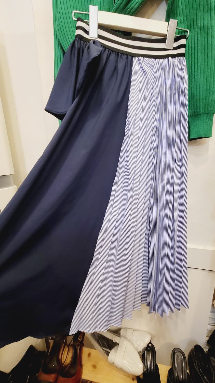 그린 체인 브이넥니트.  지고트 언발스커트 상품이미지6