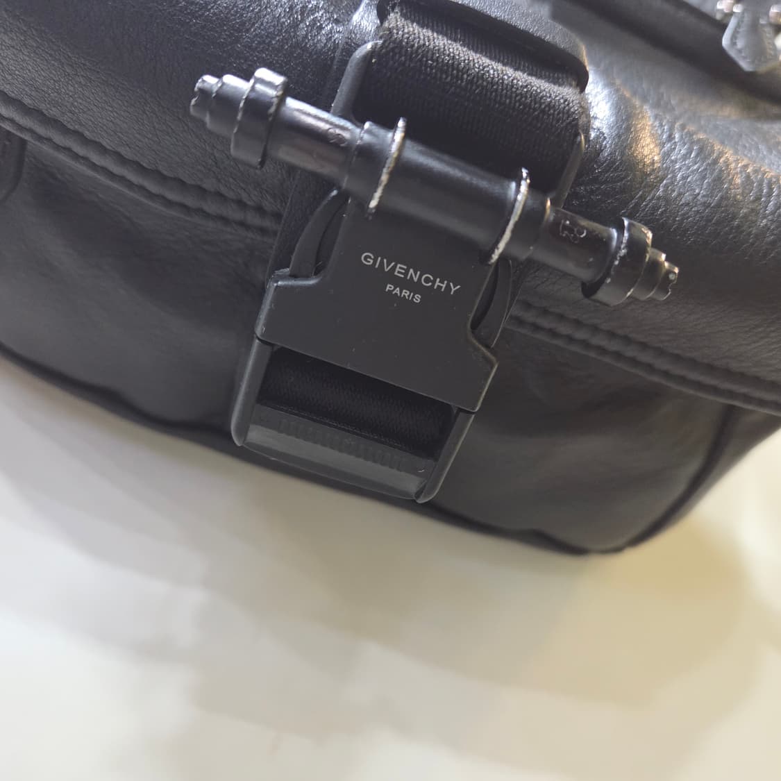 지방시 슬링백 상품이미지9