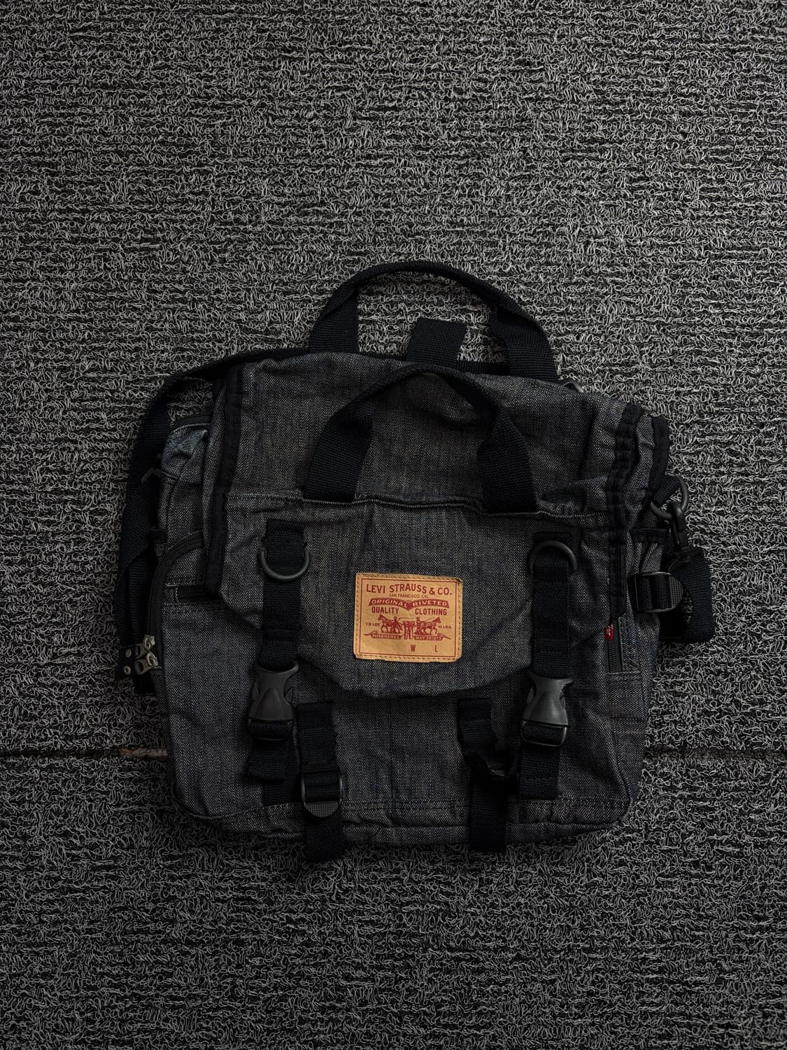 리바이스 오리지날 블랙 데님 버클 디테일 크로스백 1923 상품이미지2