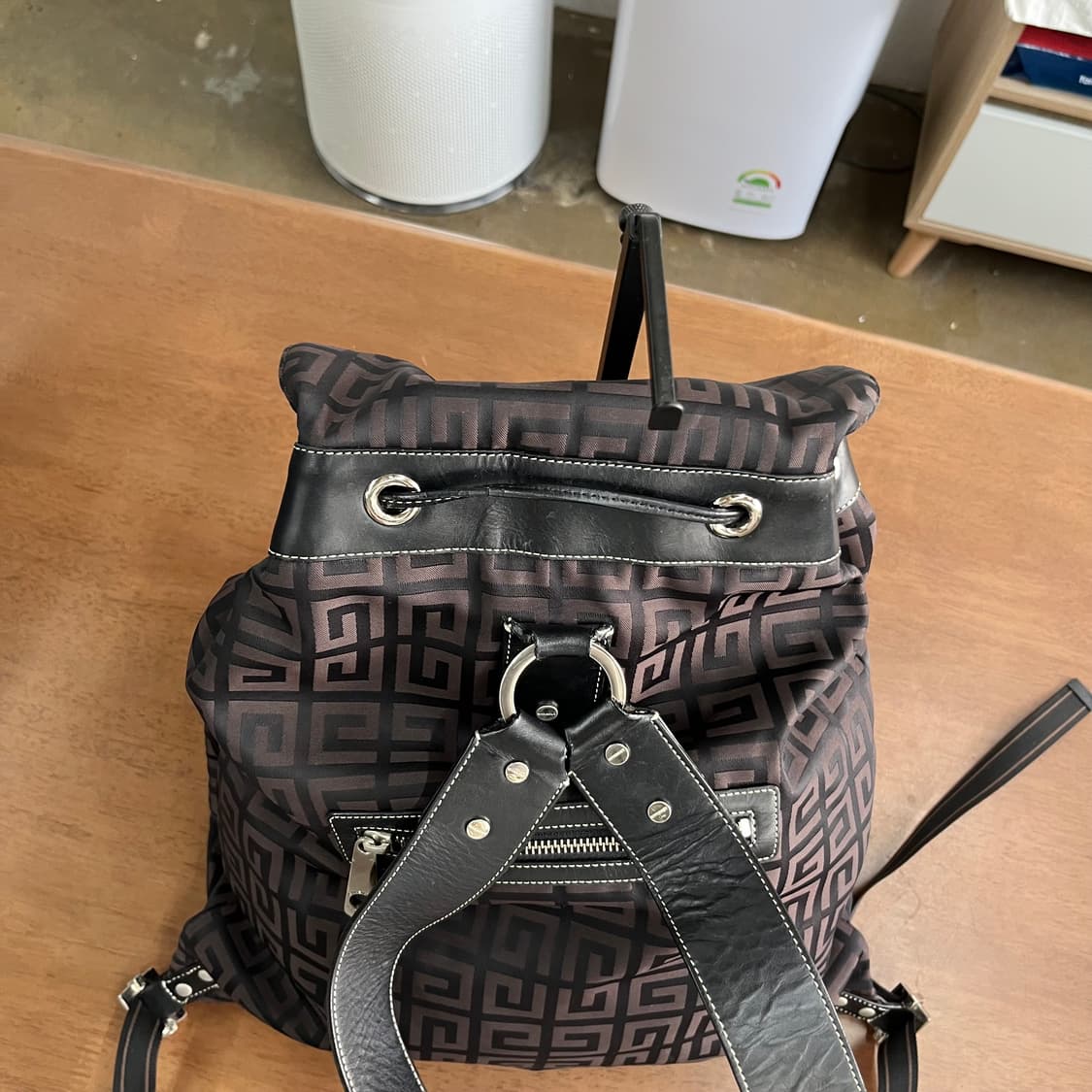 지방시 모노그램 백팩 상품이미지5