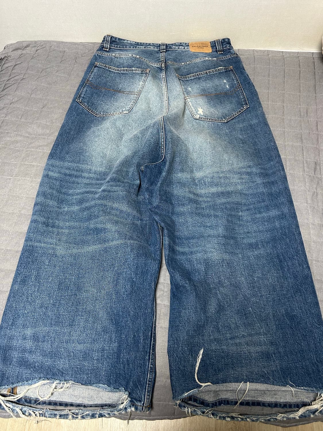 [M] 발렌시아가 로우크로치 데님 팬츠 중청 상품이미지2