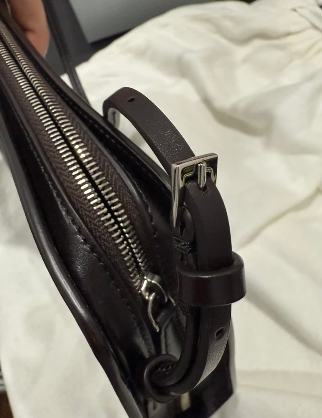 더로우 달리아 바게트 백 다크브라운 The row 상품이미지4