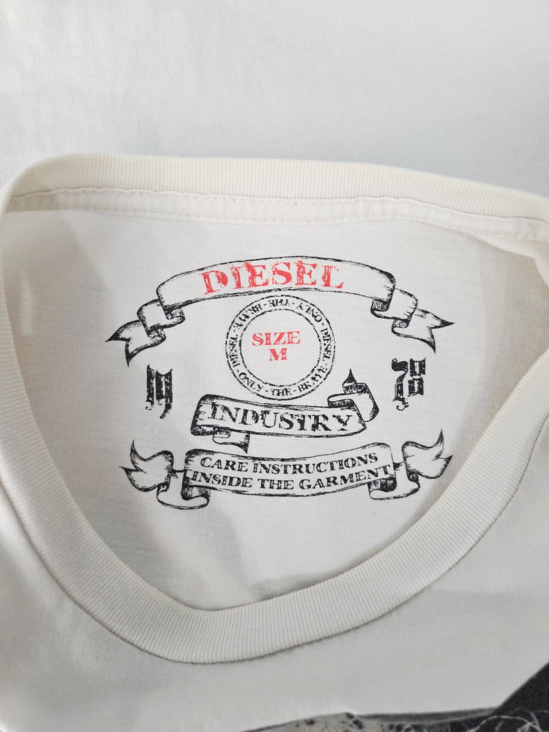 디젤(DIESEL) 인더스트리 그래픽 프린팅 반팔 티셔츠 상품이미지8